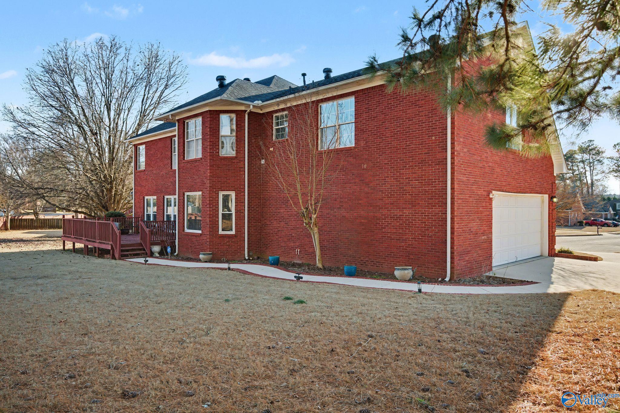 100 Thomas Woods Court