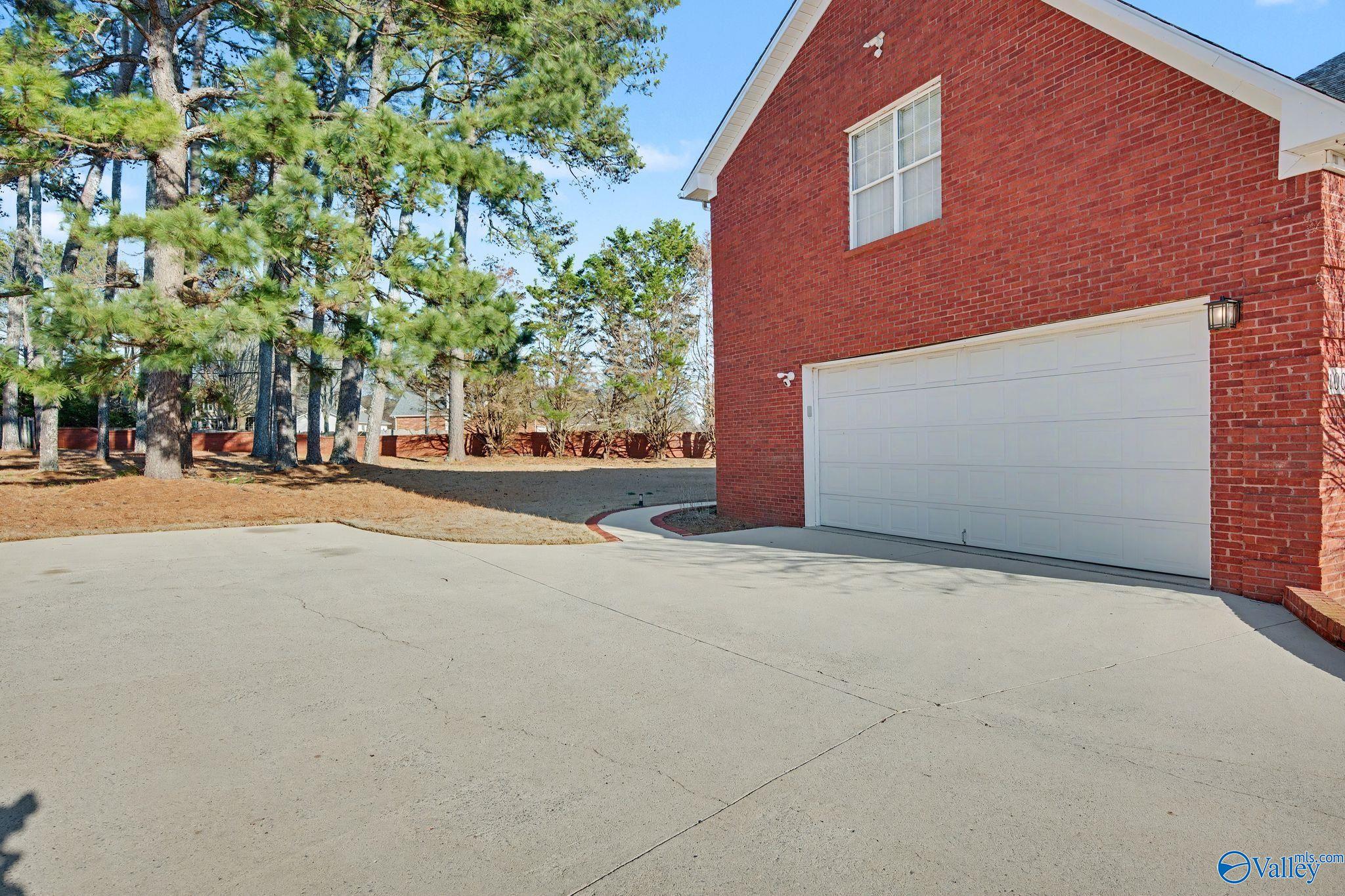 100 Thomas Woods Court