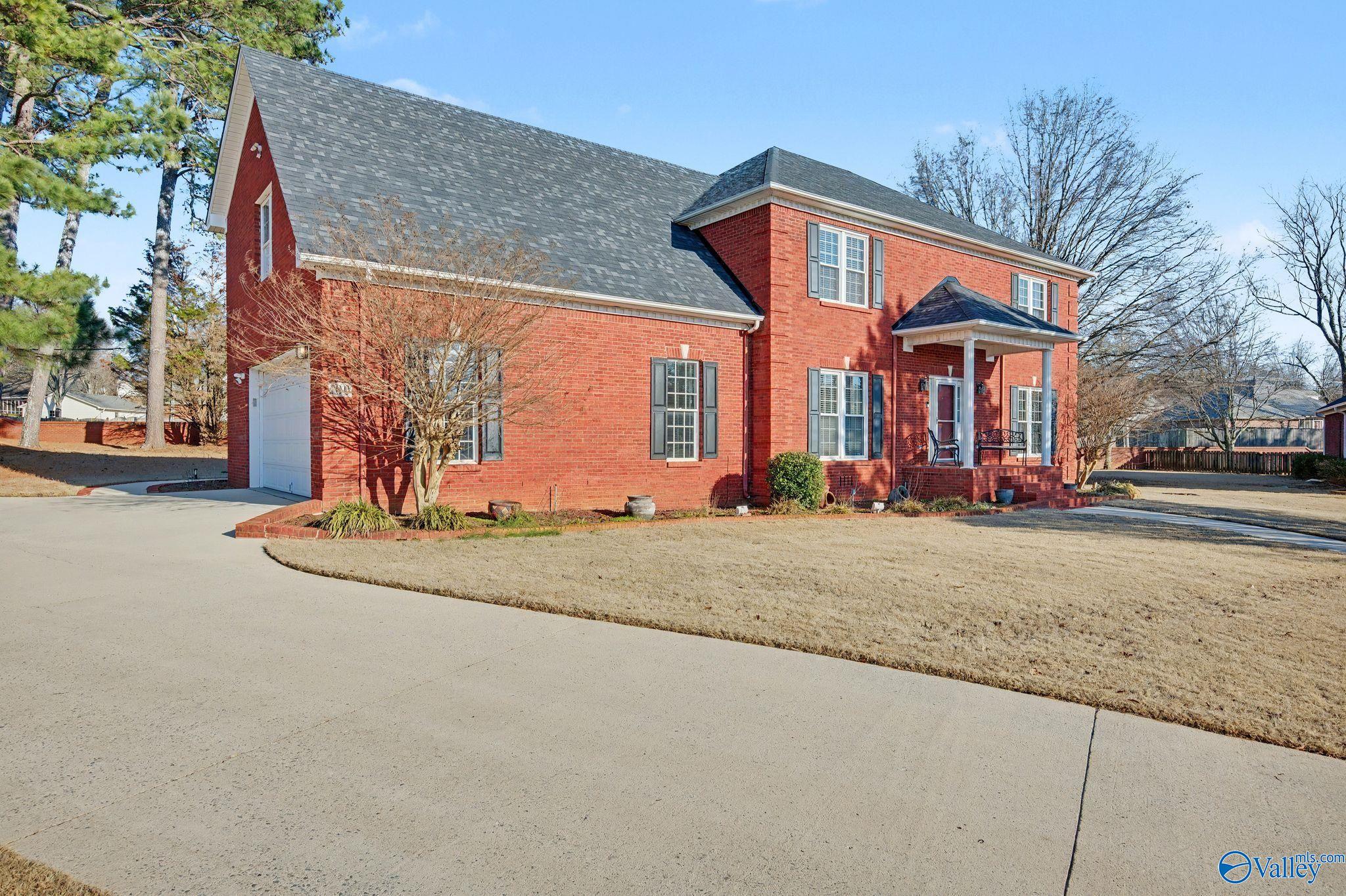 100 Thomas Woods Court