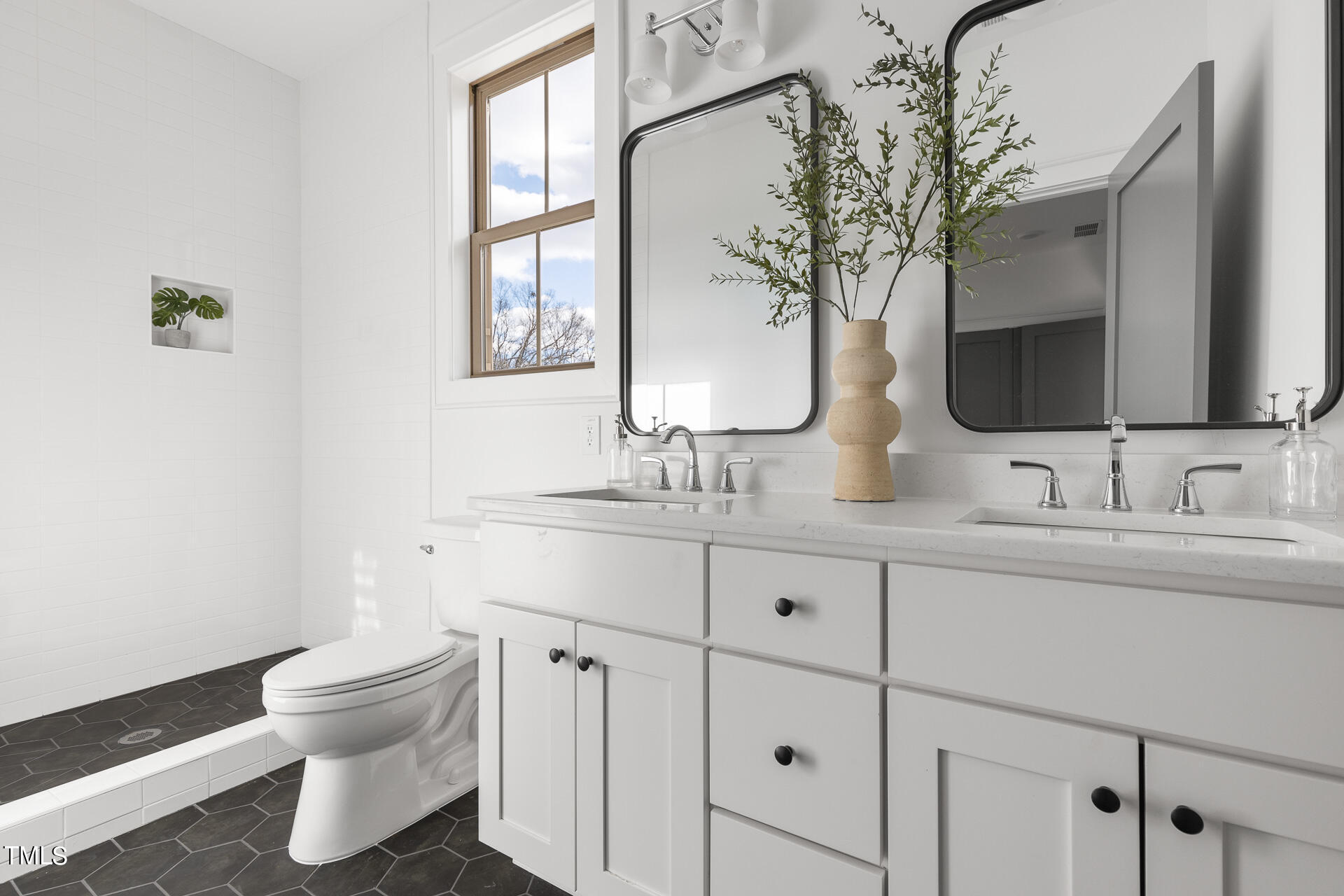 2814 Cascadilla Street