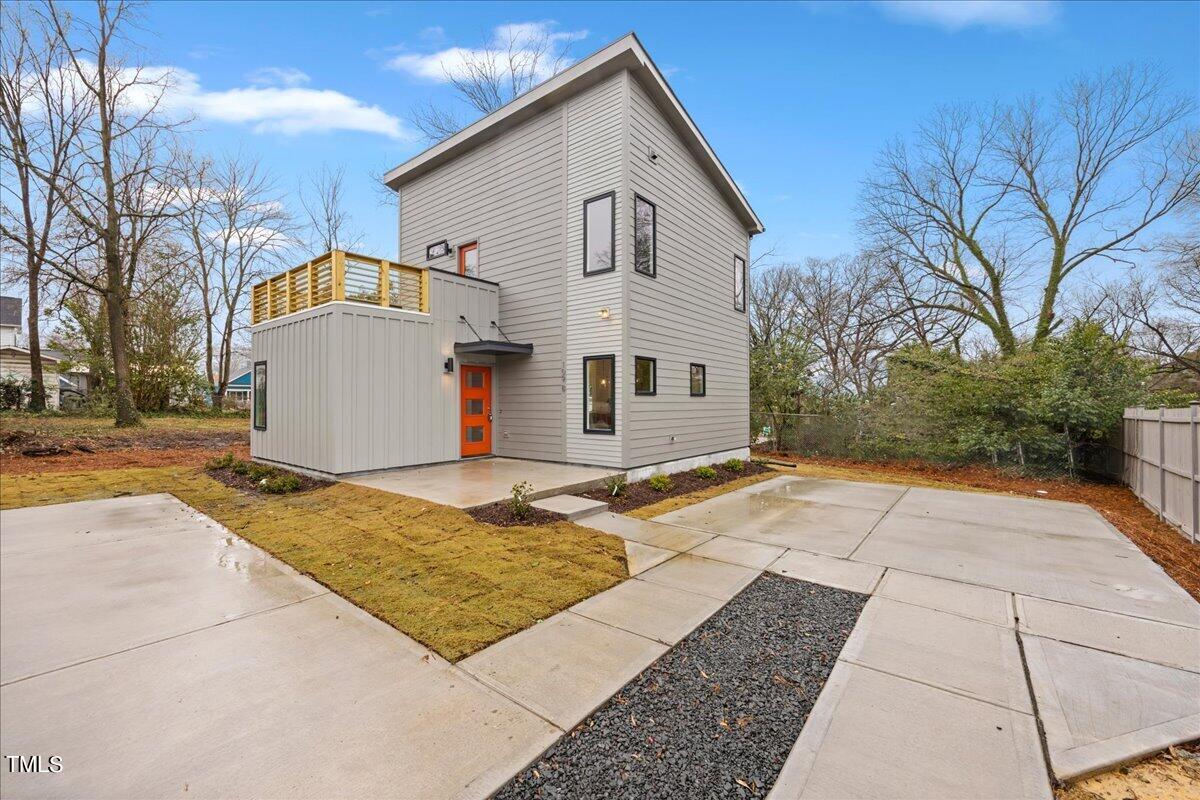 109b N Guthrie Avenue