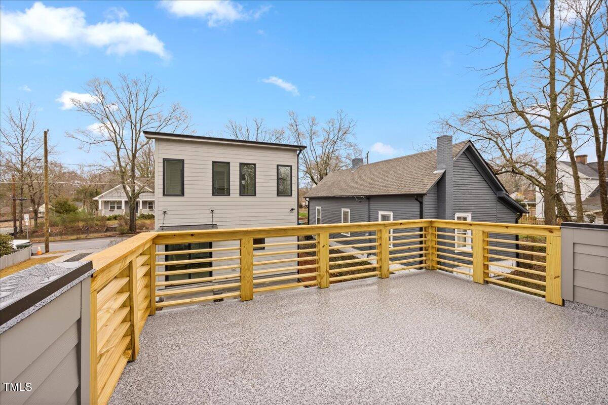 109b N Guthrie Avenue
