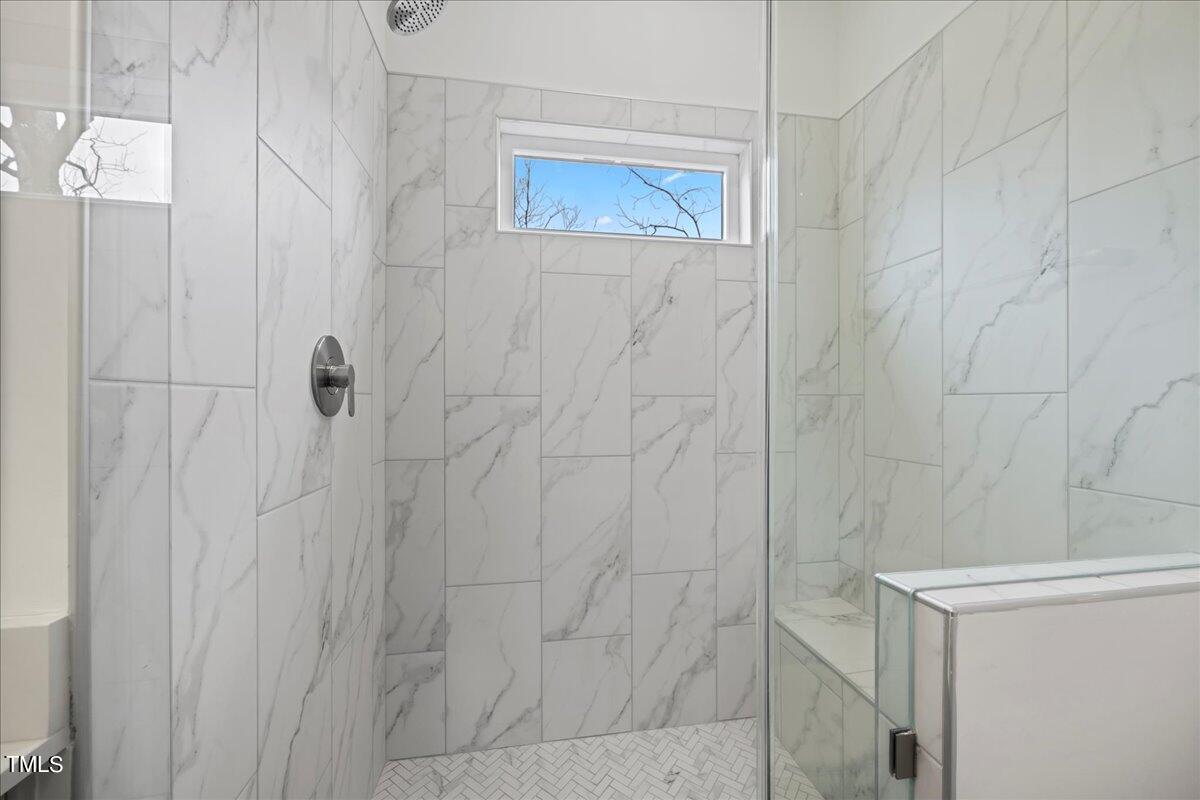 109b N Guthrie Avenue