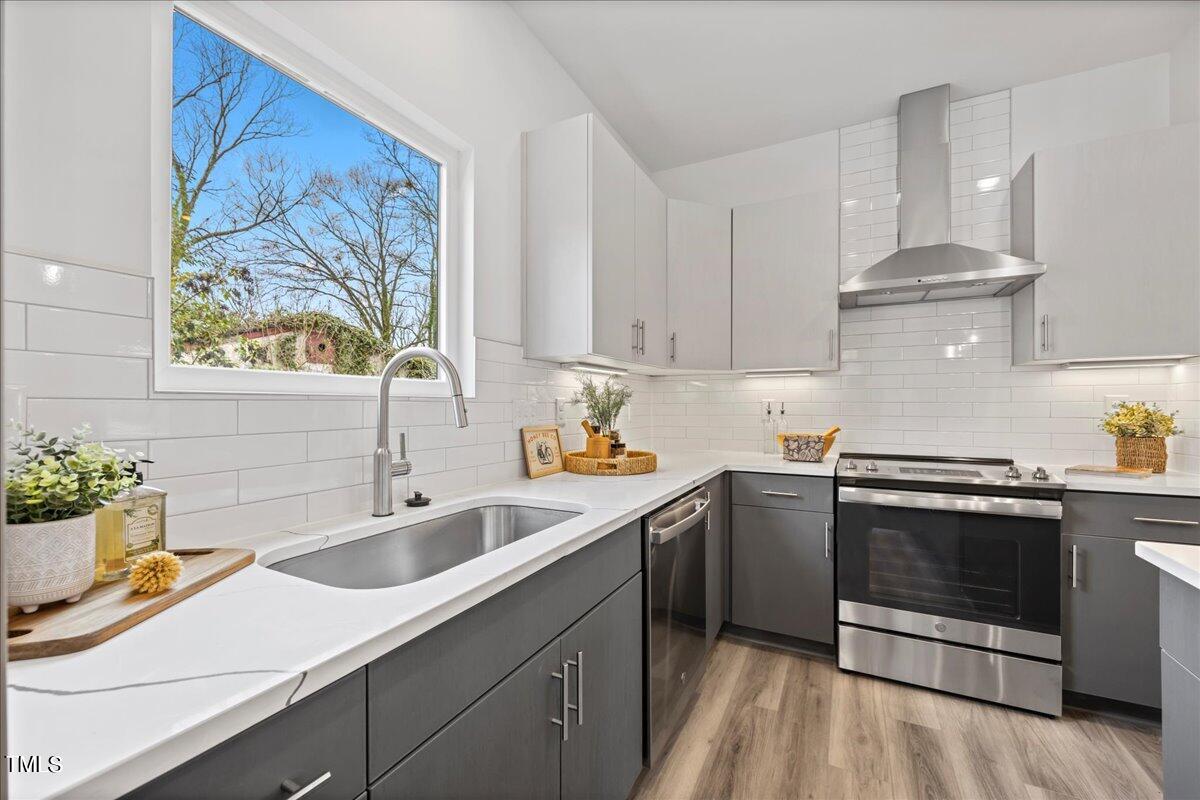 109b N Guthrie Avenue