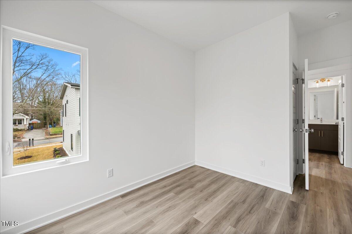109b N Guthrie Avenue