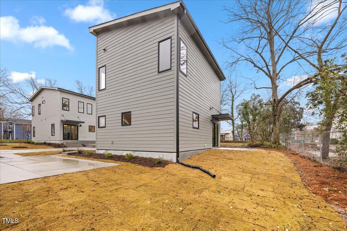 109b N Guthrie Avenue