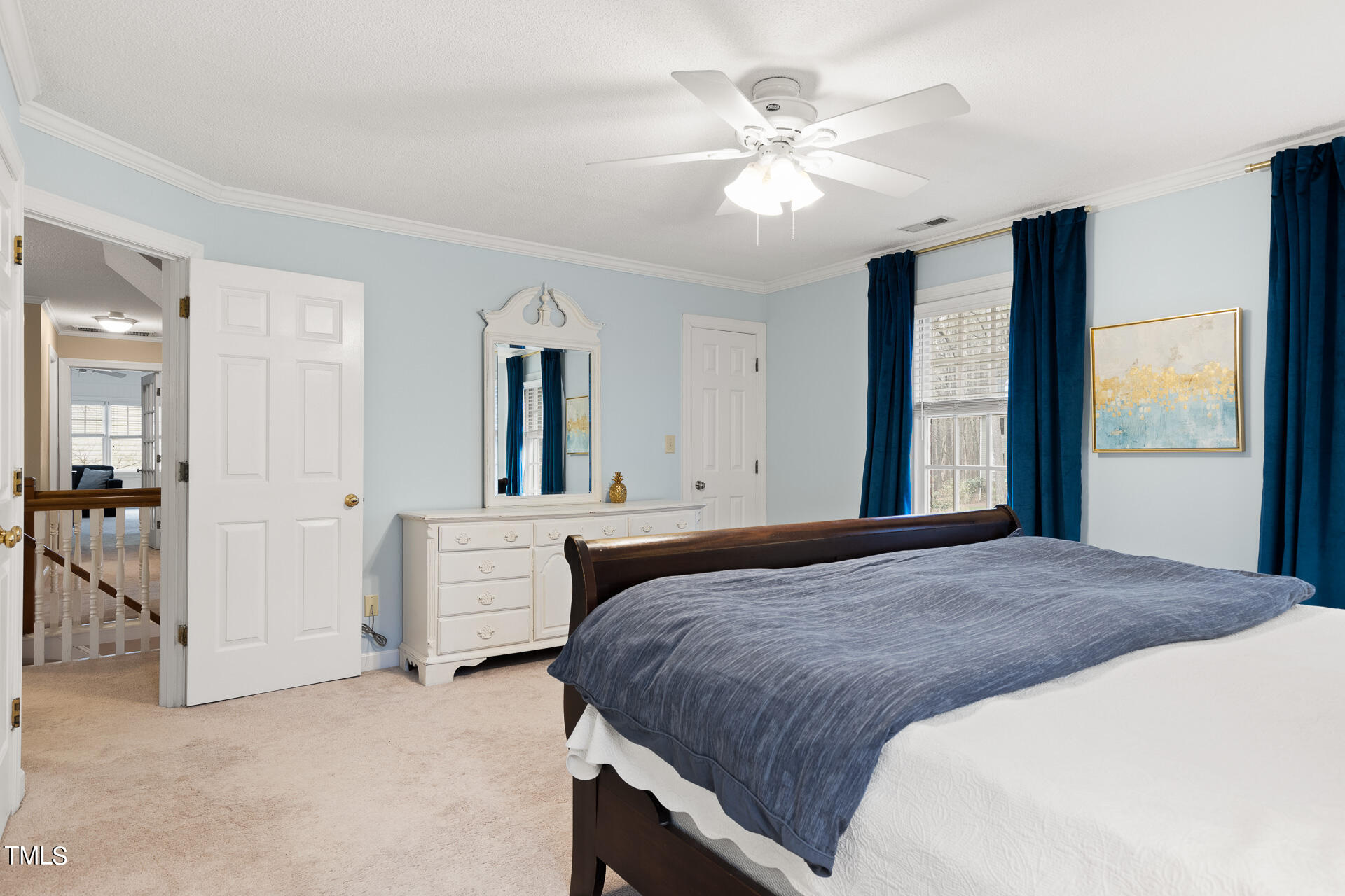 5504 N Hawthorne Way