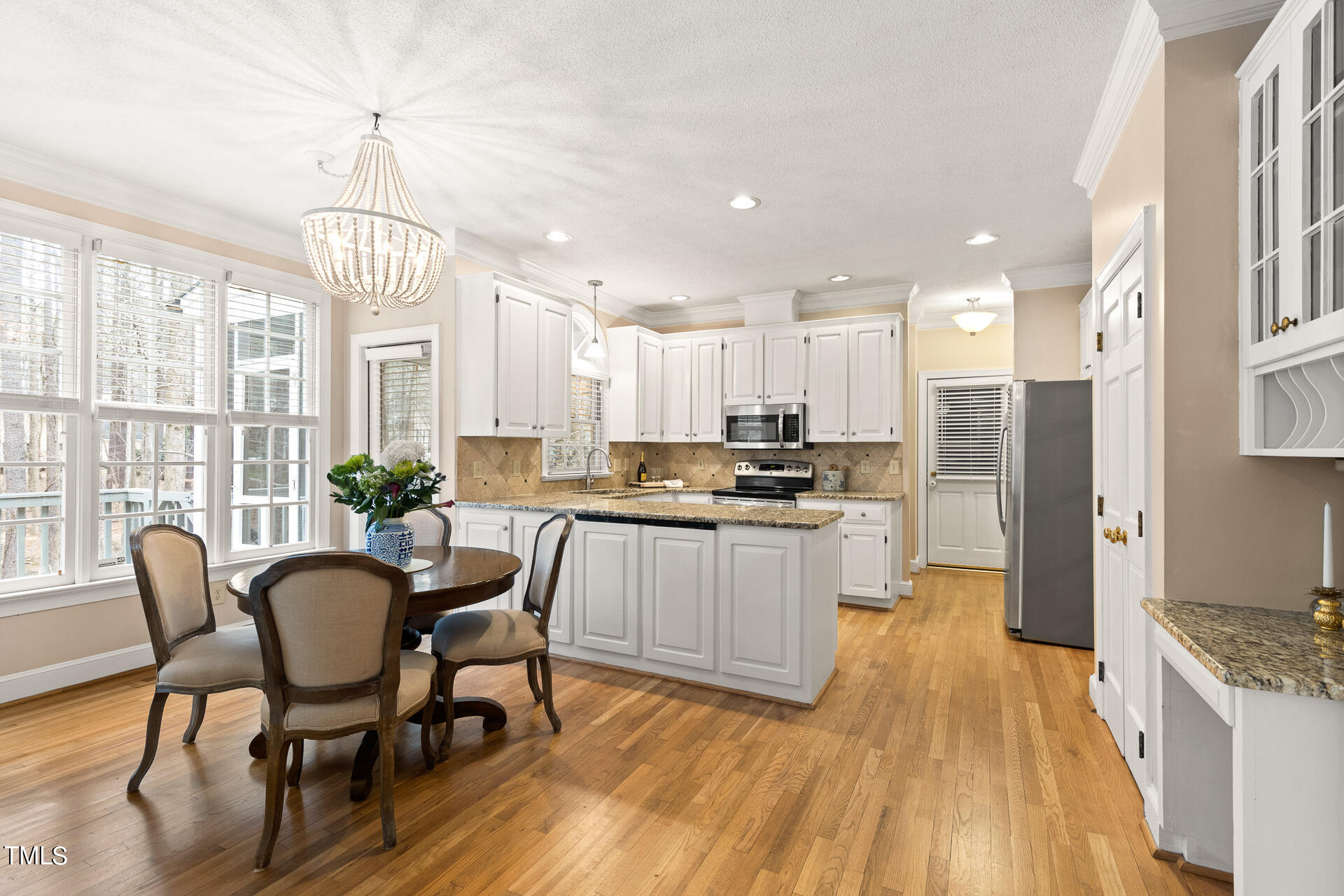 5504 N Hawthorne Way