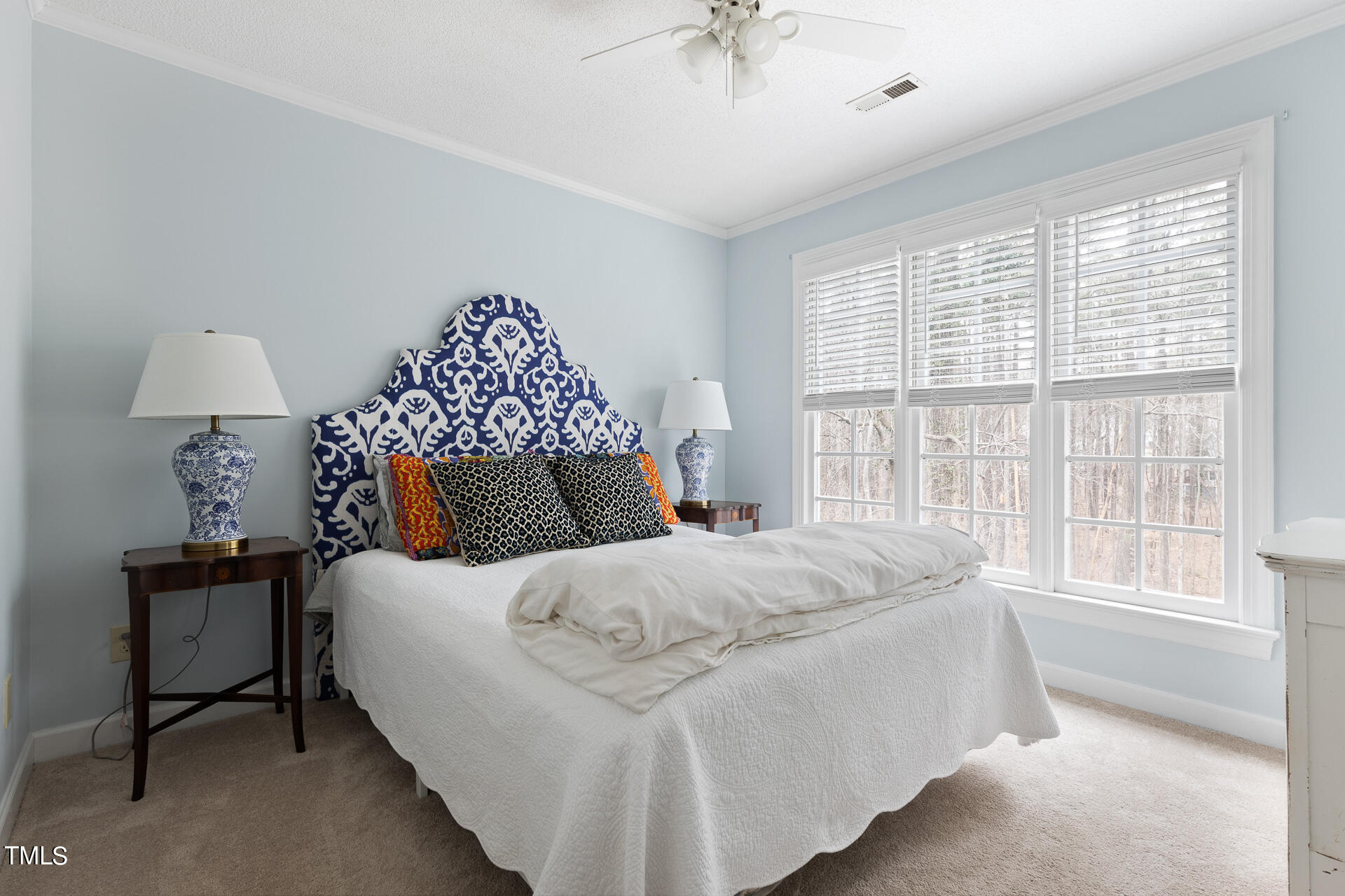 5504 N Hawthorne Way