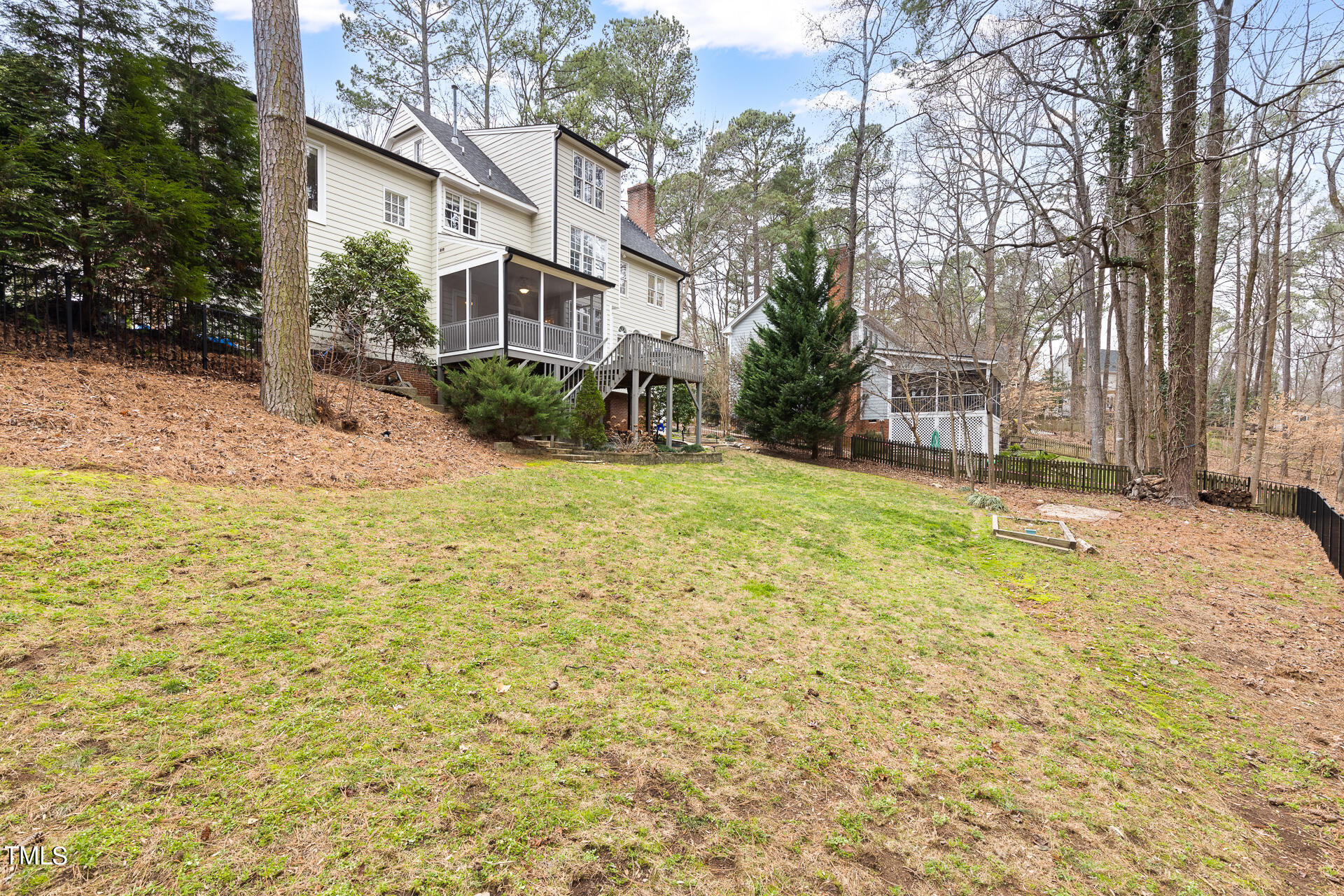 5504 N Hawthorne Way