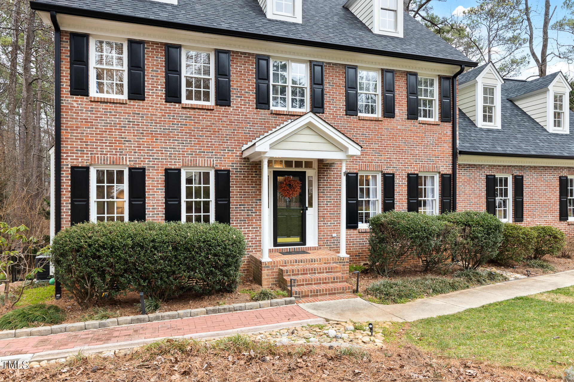 5504 N Hawthorne Way