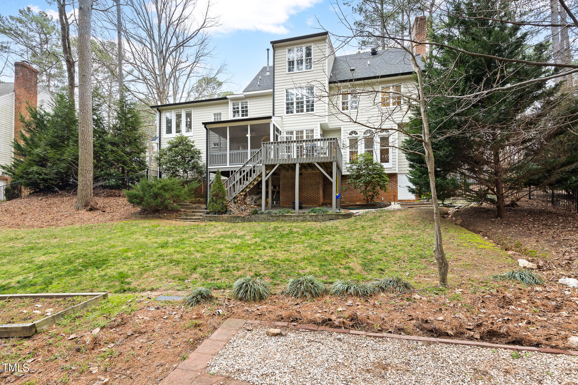 5504 N Hawthorne Way