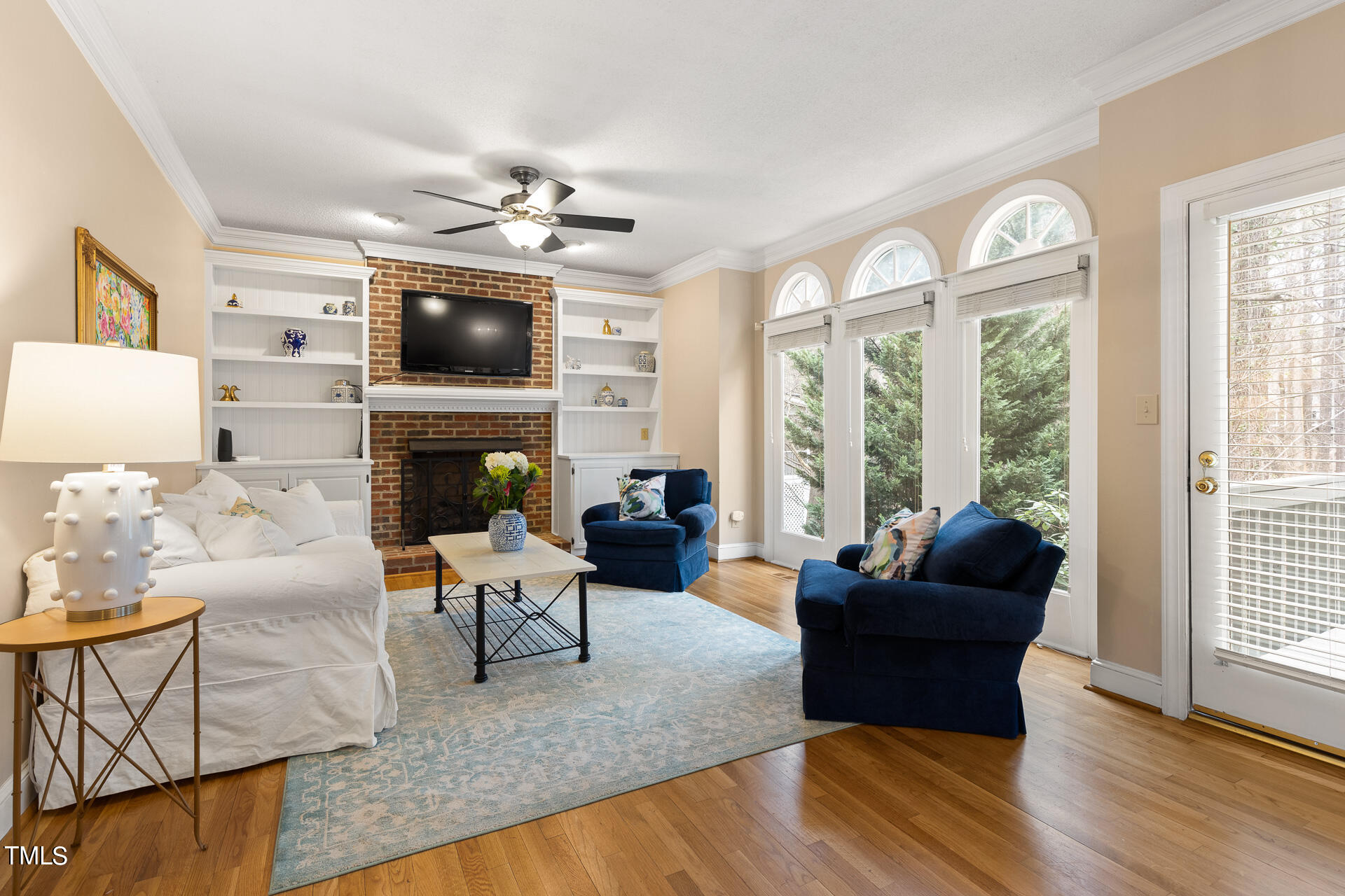 5504 N Hawthorne Way