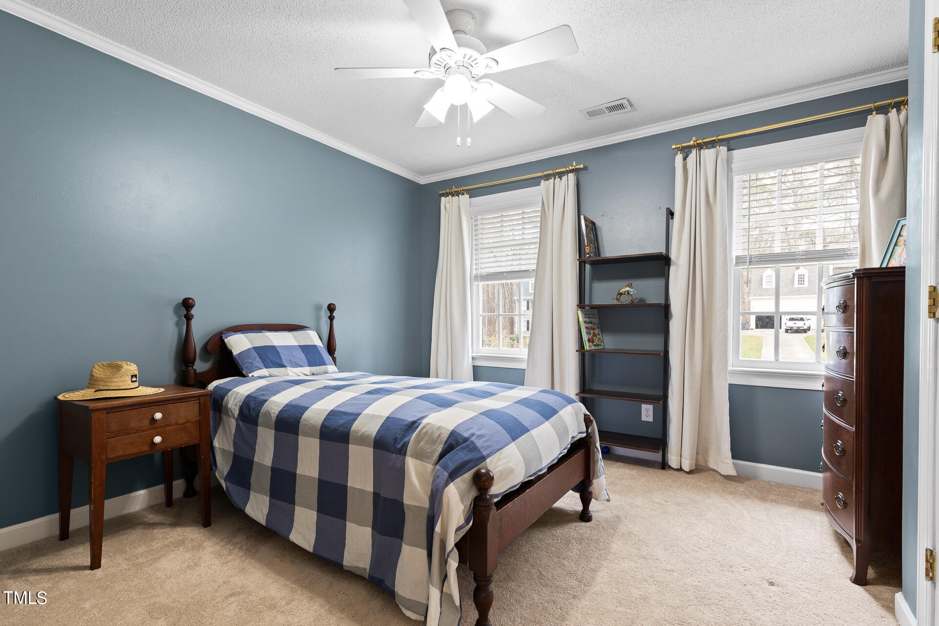 5504 N Hawthorne Way