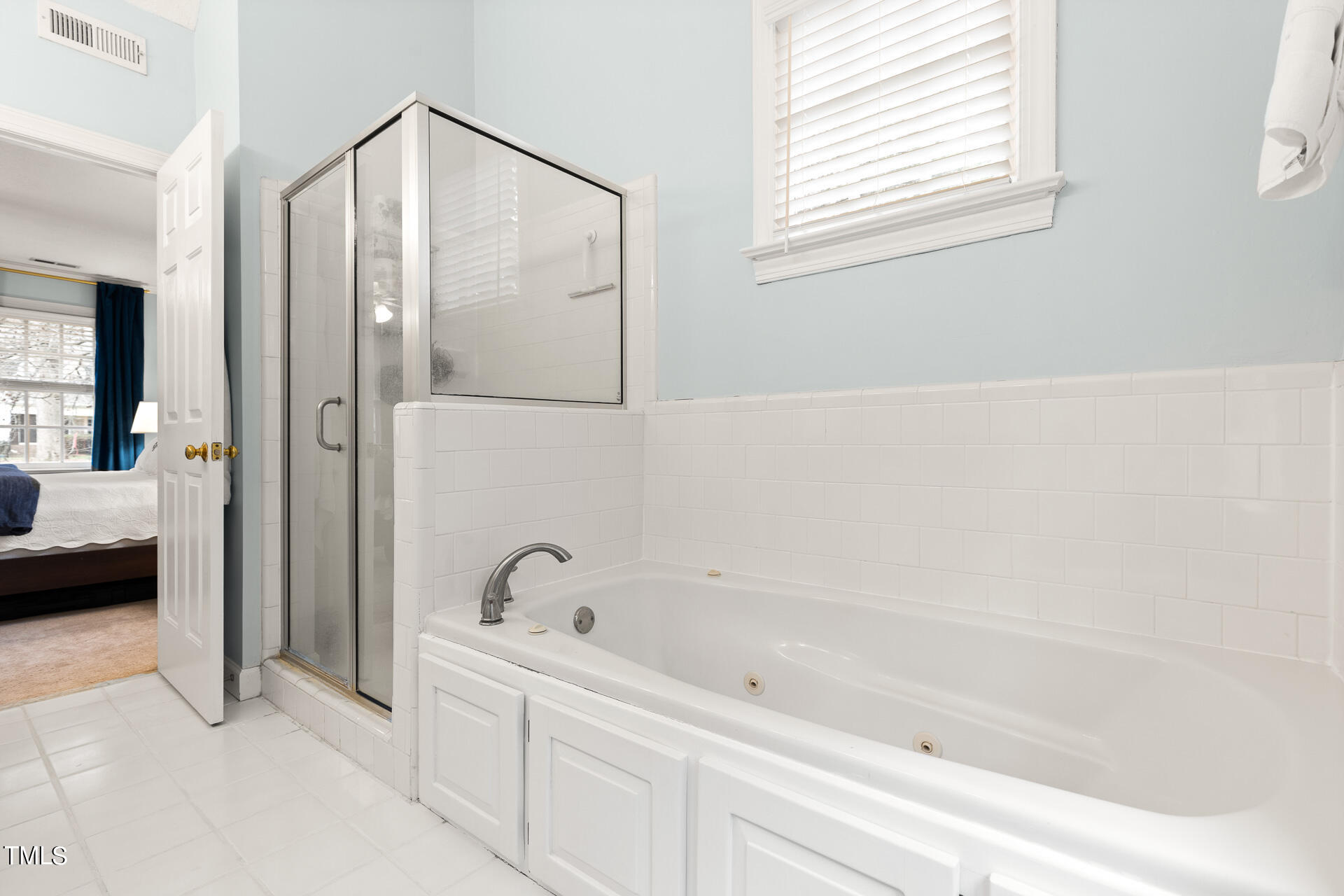 5504 N Hawthorne Way