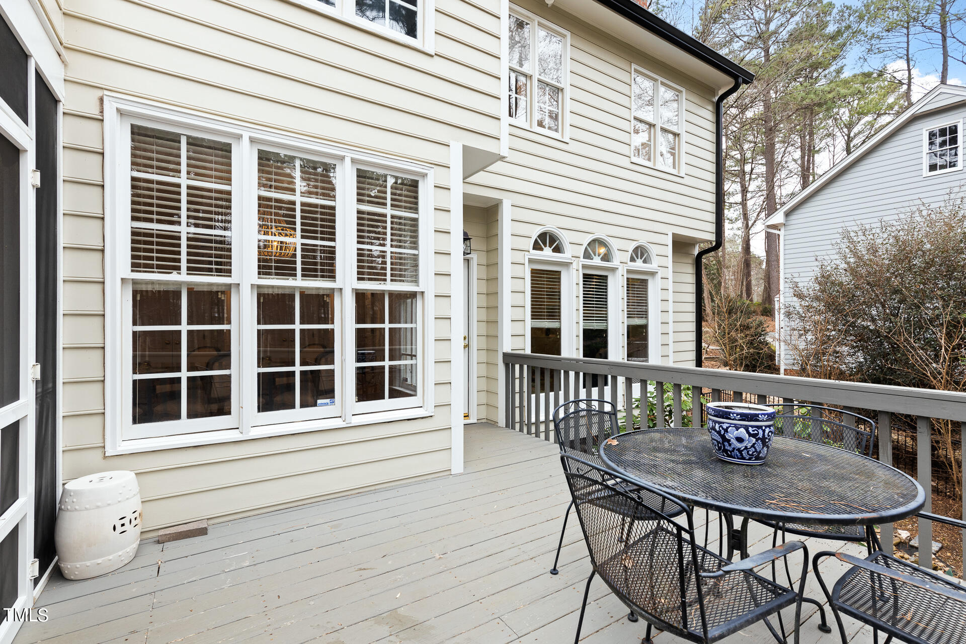 5504 N Hawthorne Way