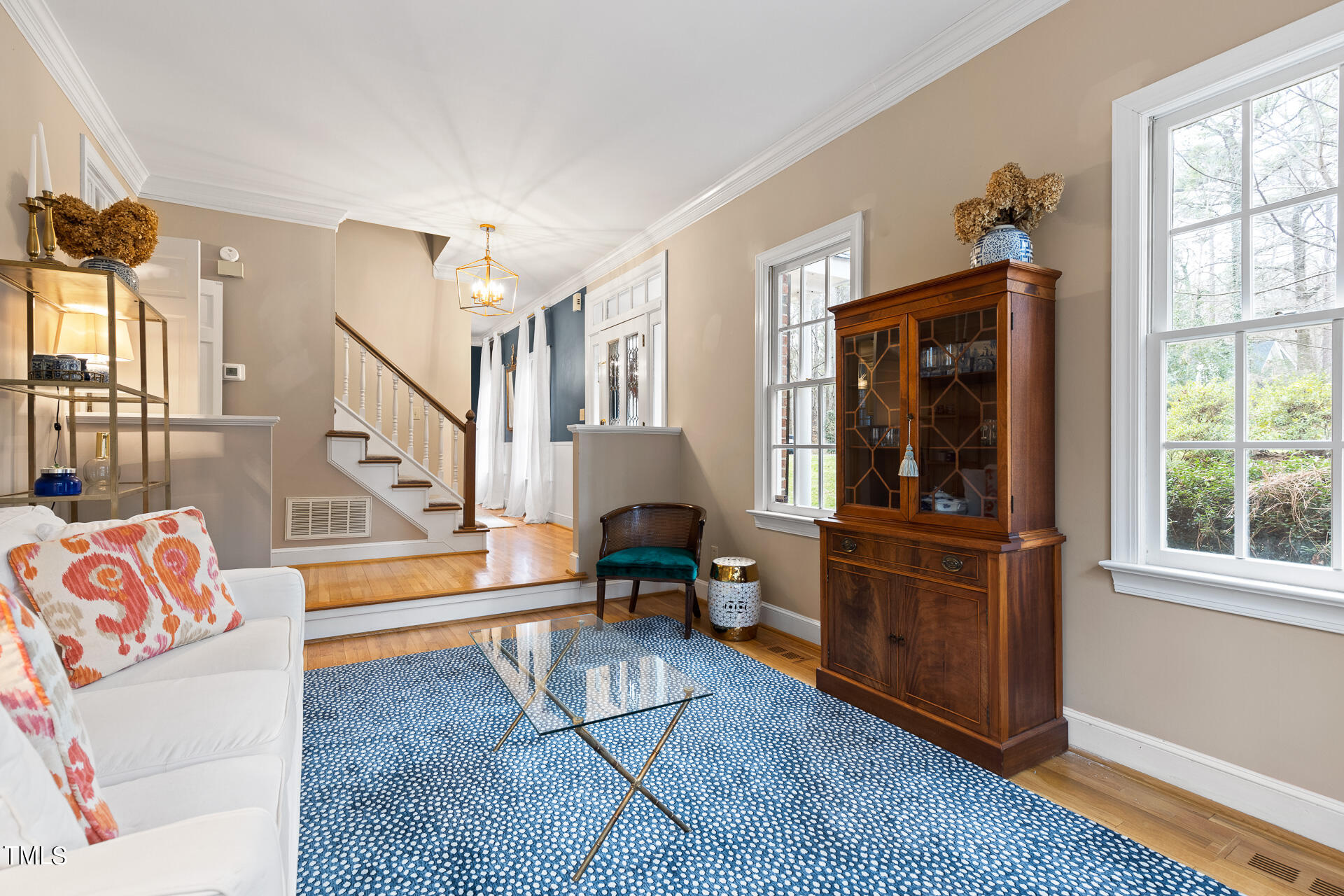 5504 N Hawthorne Way