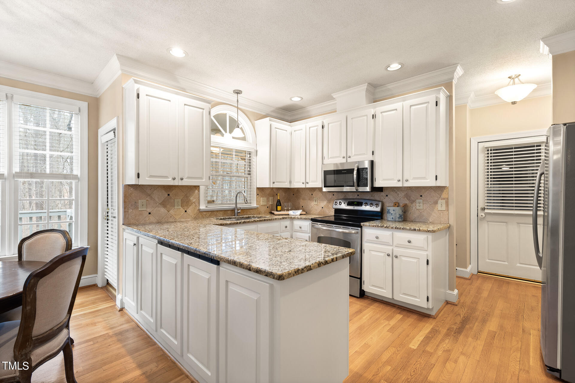 5504 N Hawthorne Way