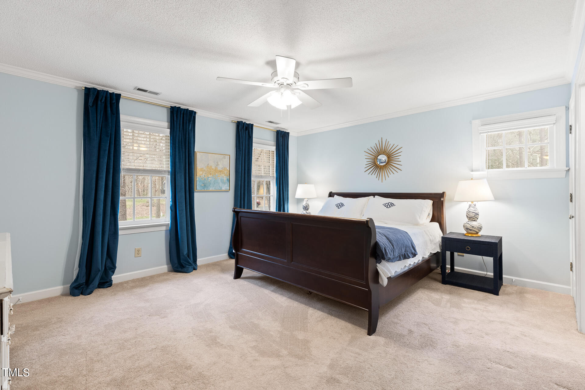 5504 N Hawthorne Way