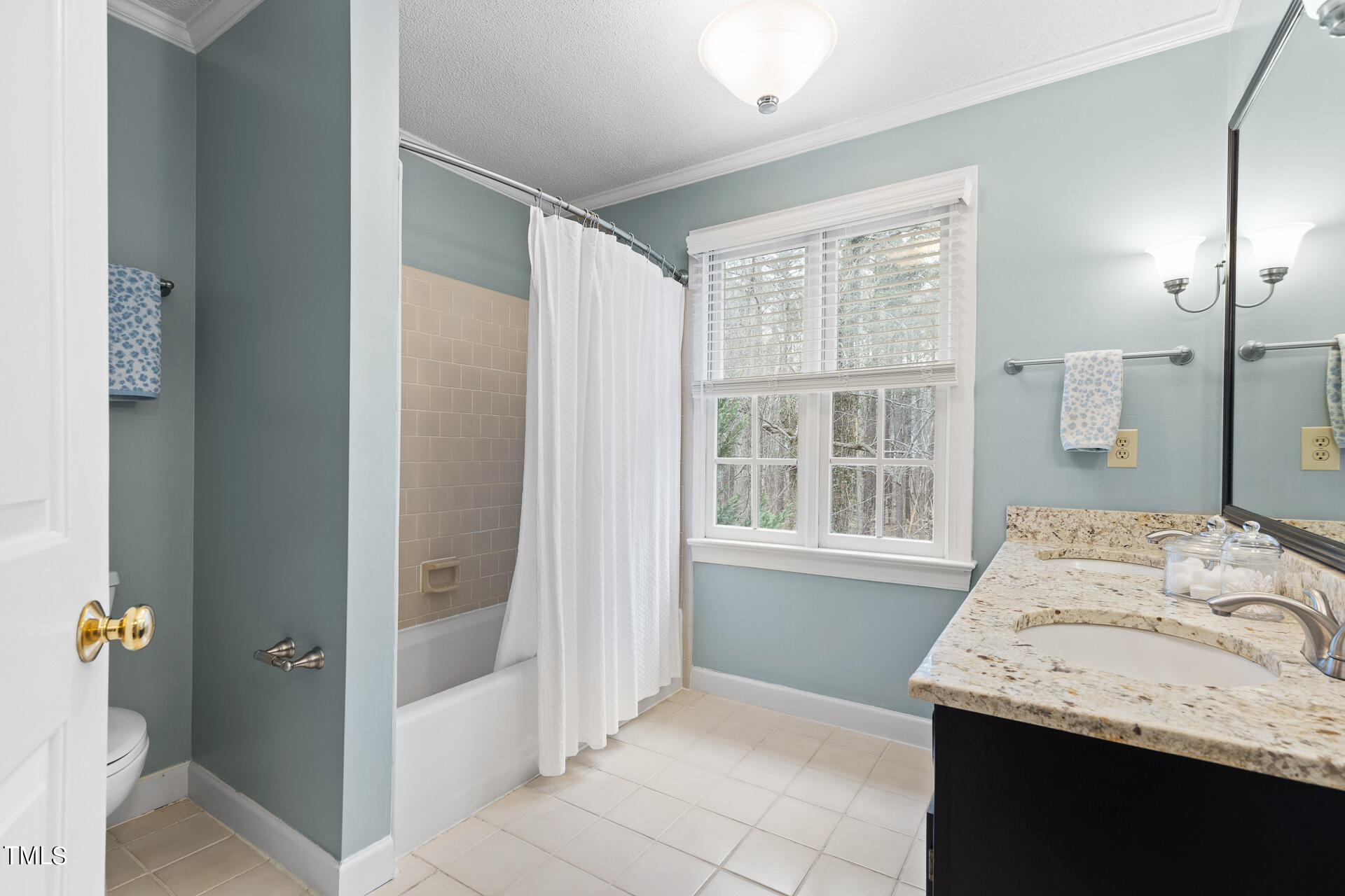 5504 N Hawthorne Way