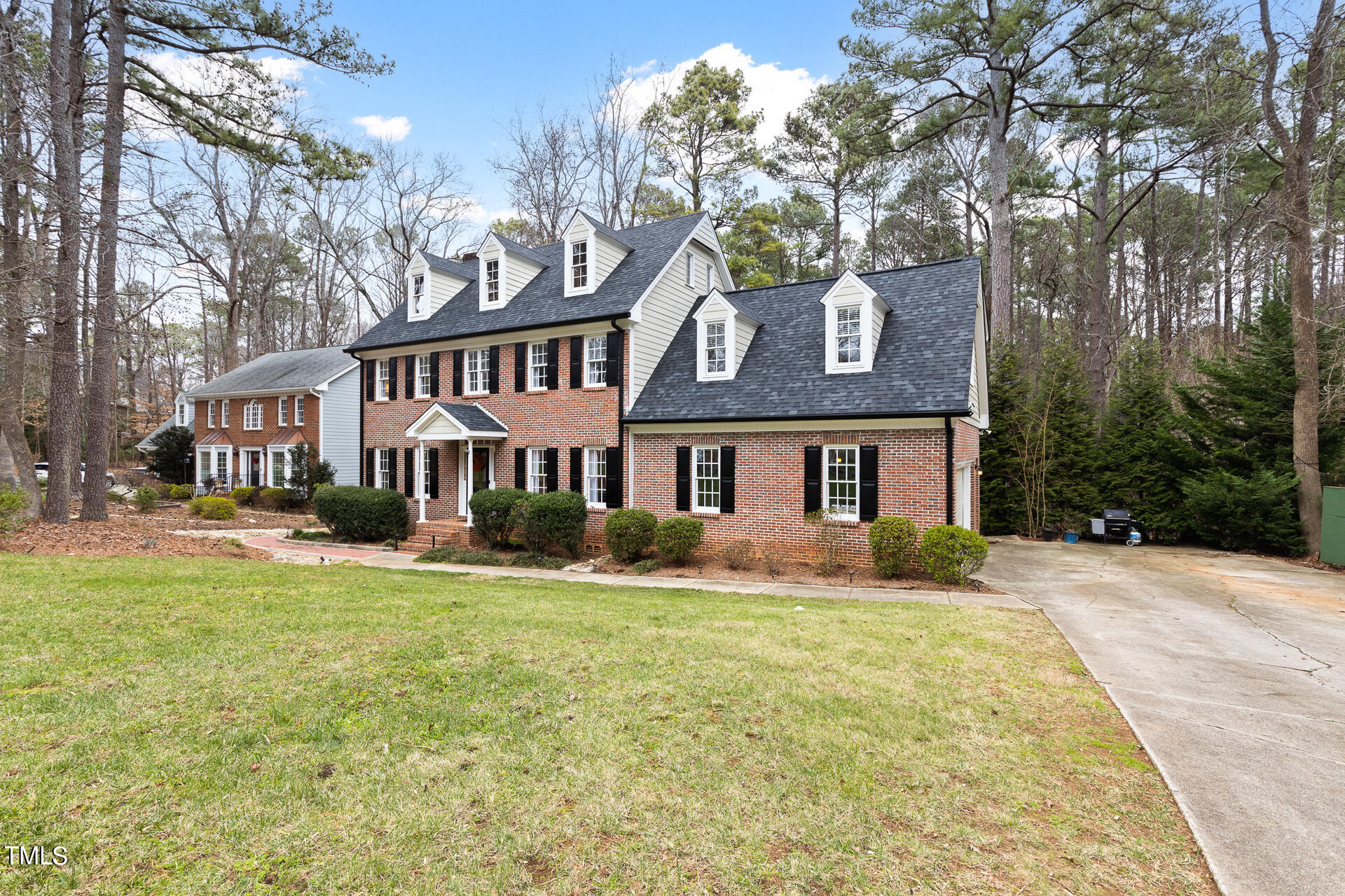 5504 N Hawthorne Way