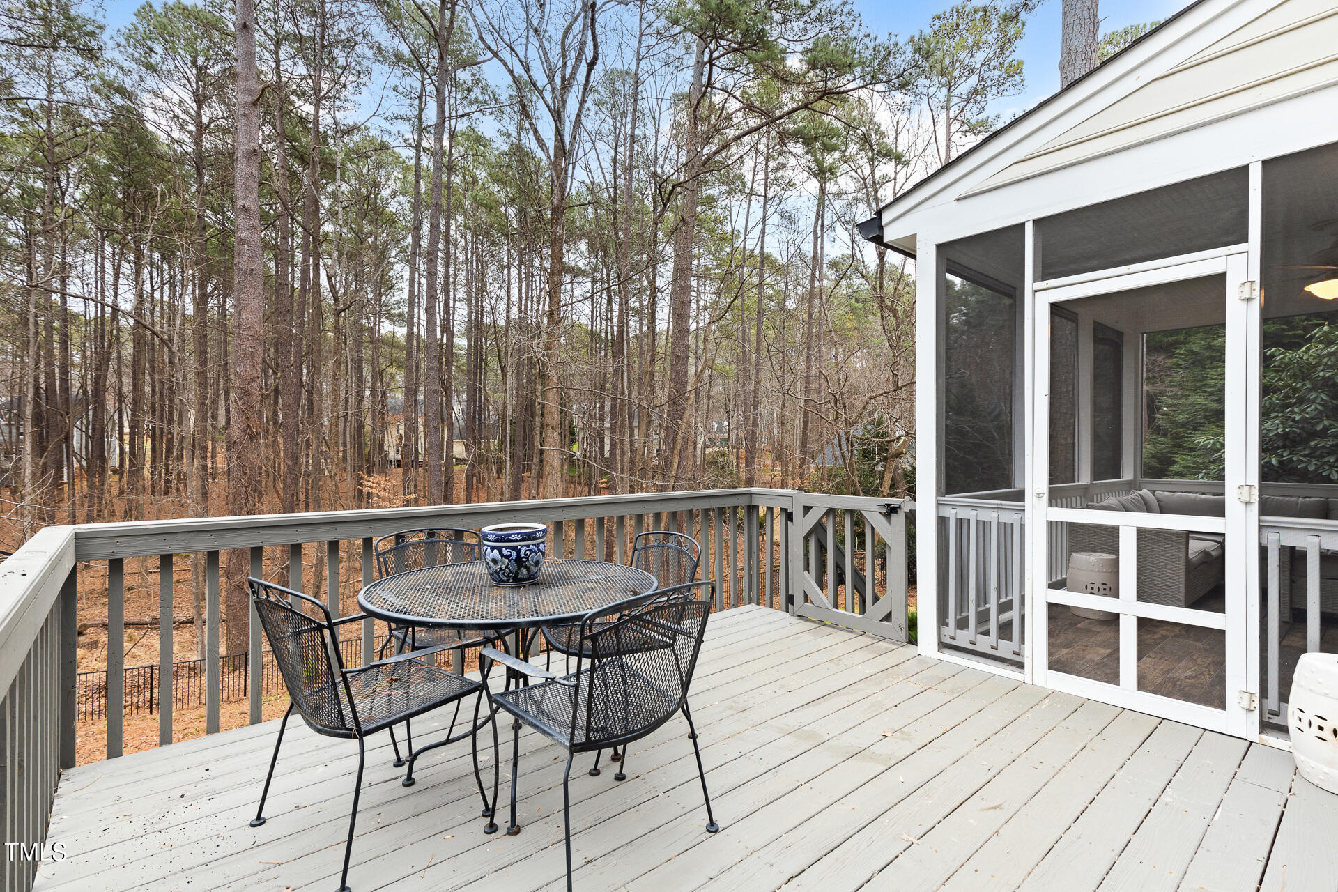 5504 N Hawthorne Way