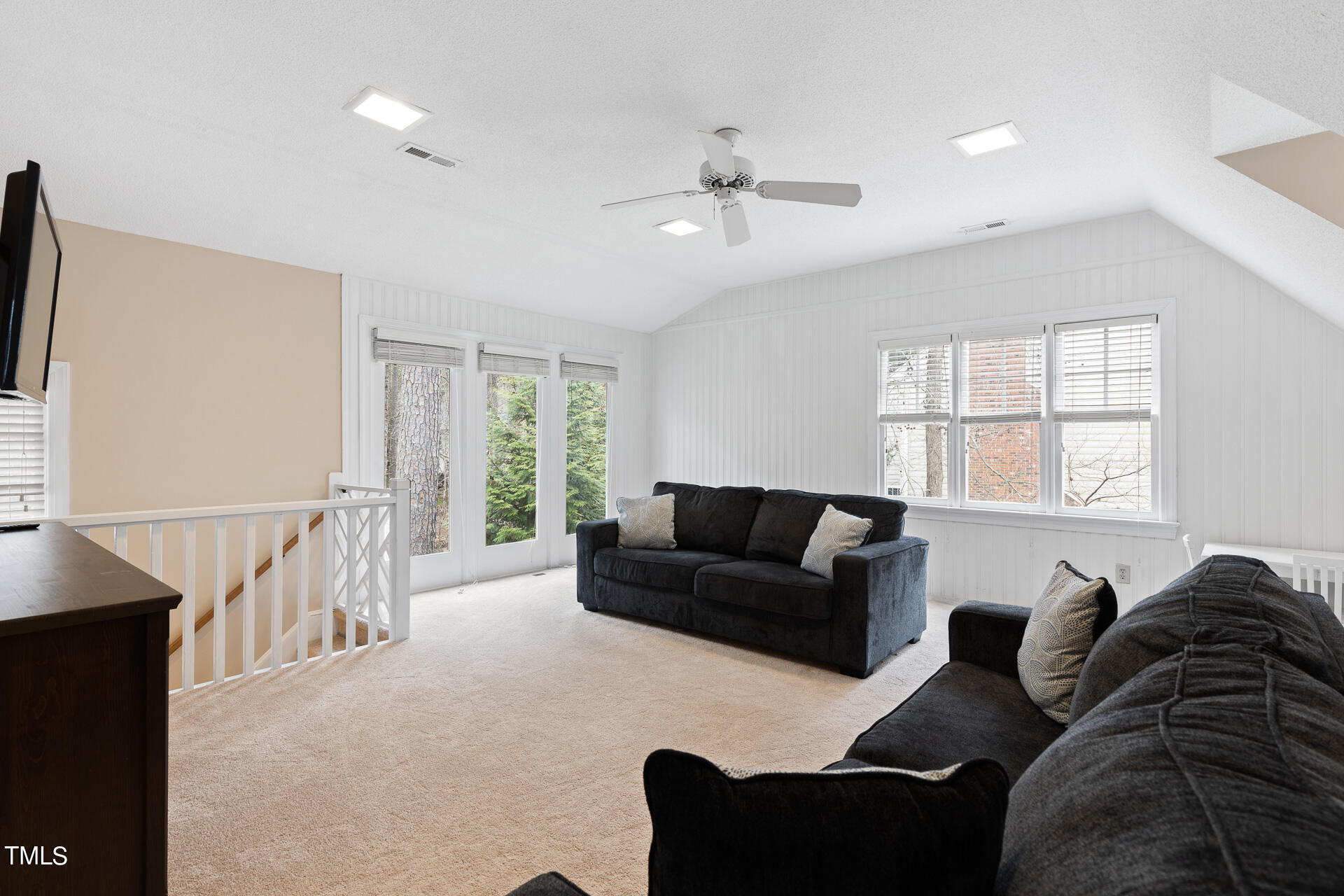 5504 N Hawthorne Way