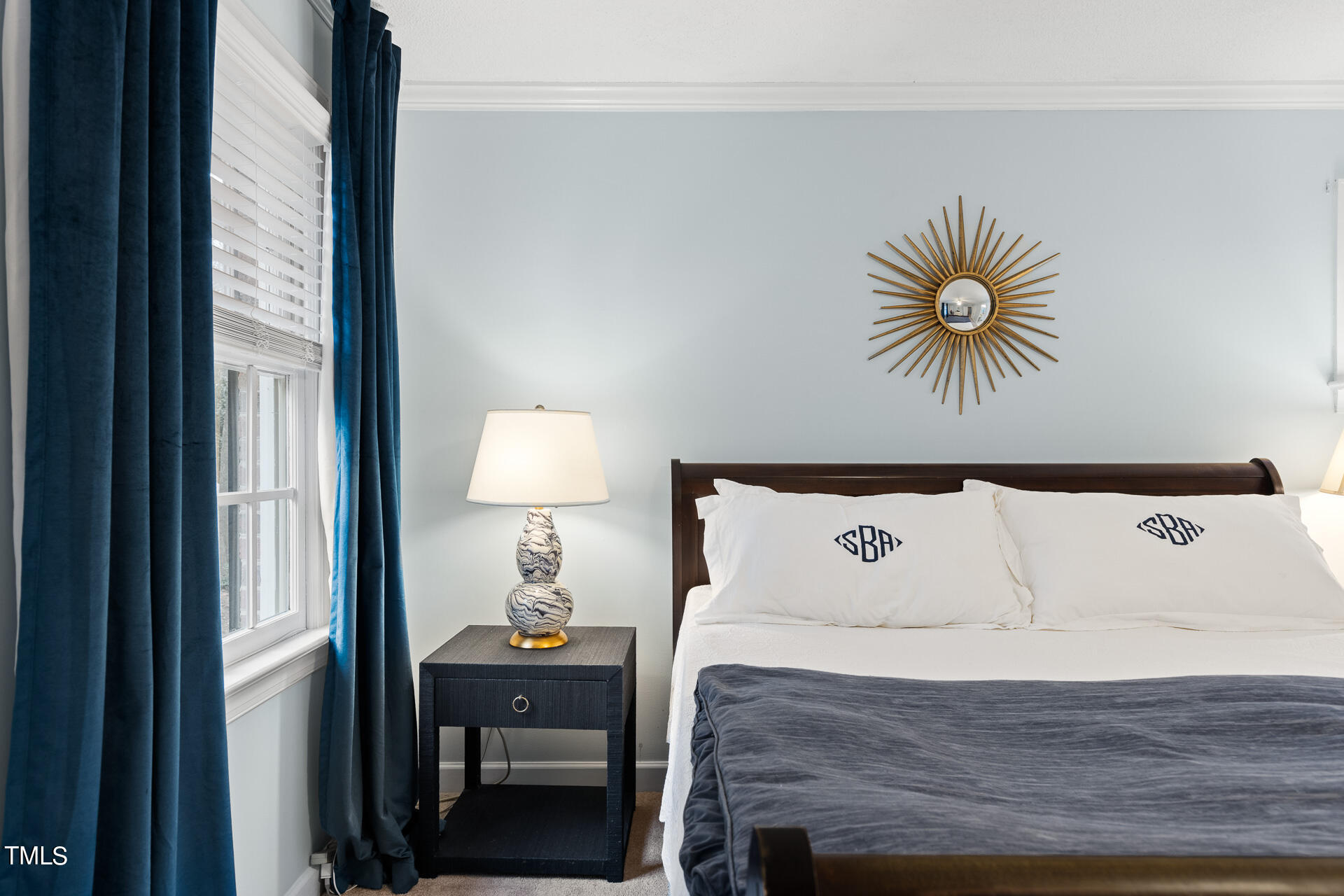 5504 N Hawthorne Way