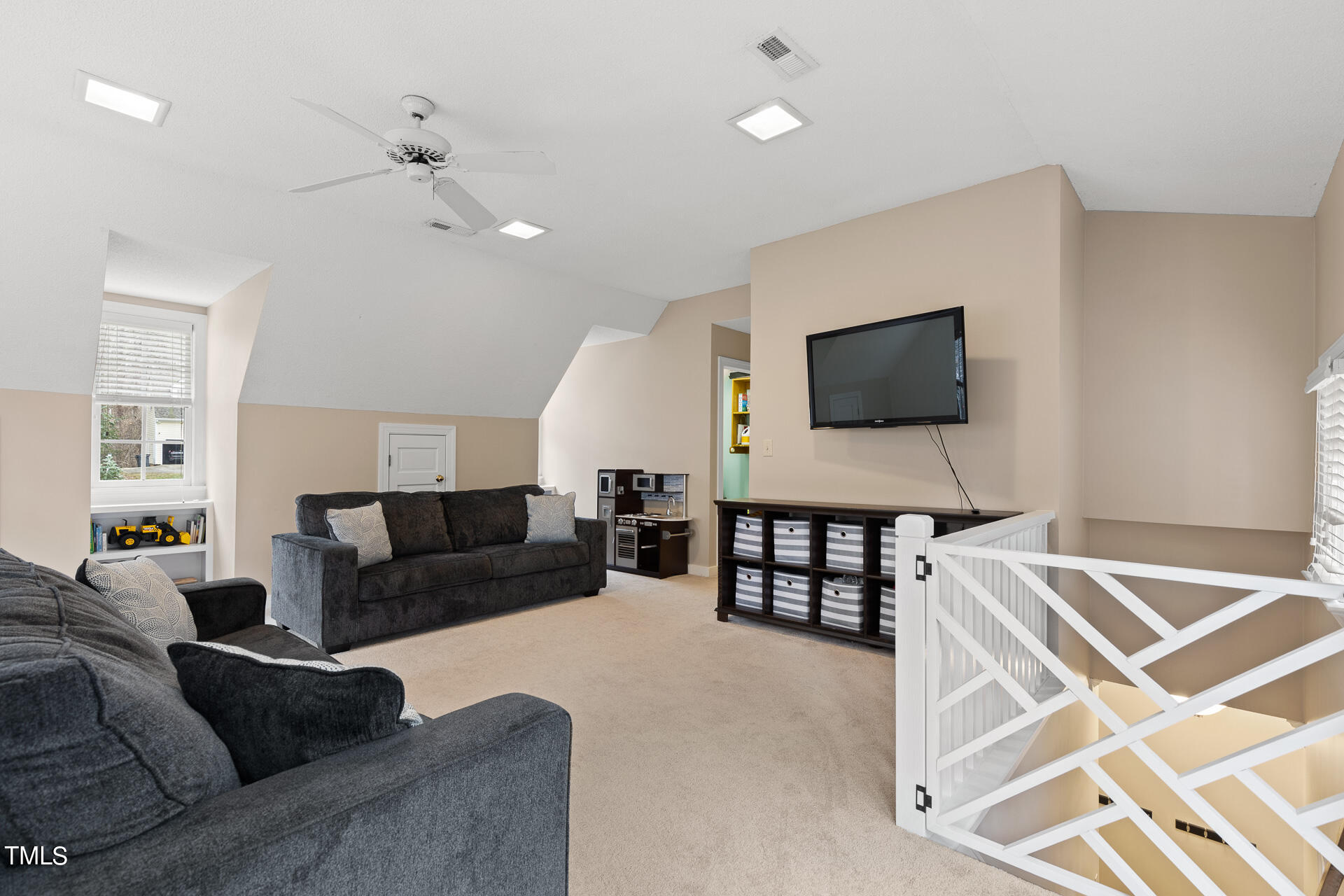 5504 N Hawthorne Way