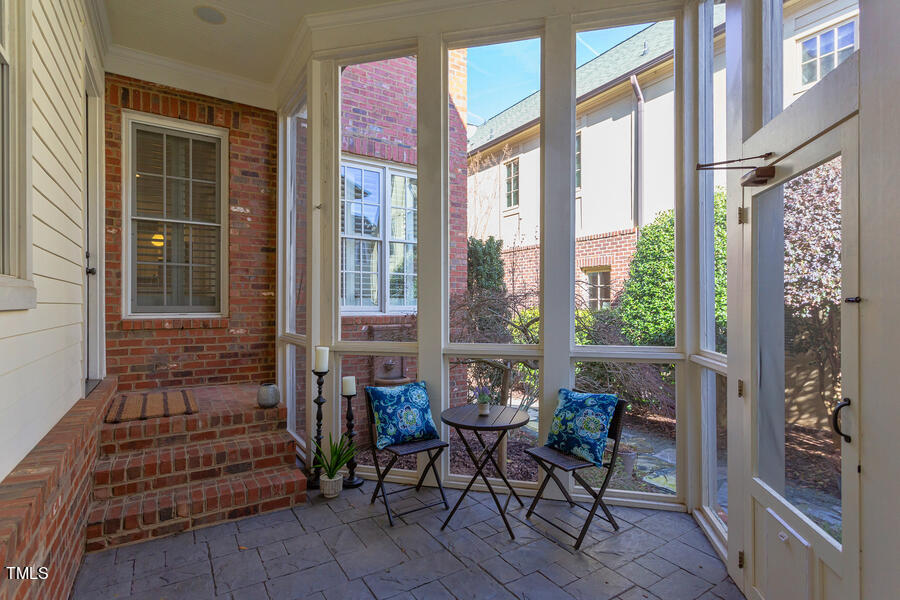 400 E Winmore Avenue