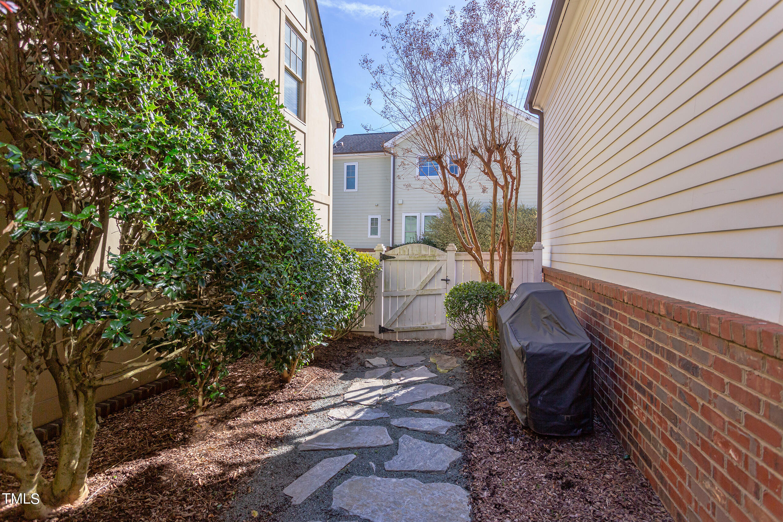 400 E Winmore Avenue