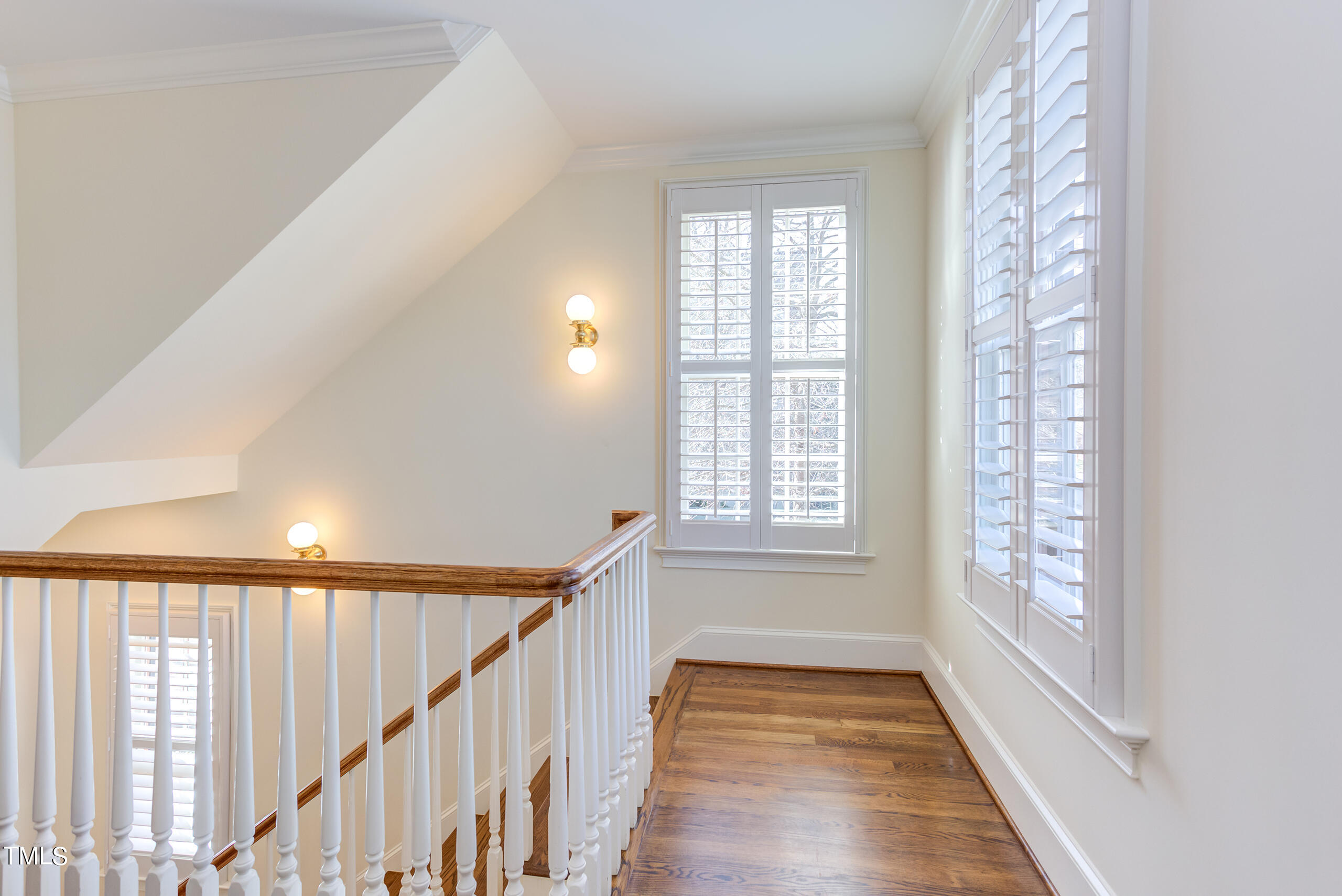 400 E Winmore Avenue