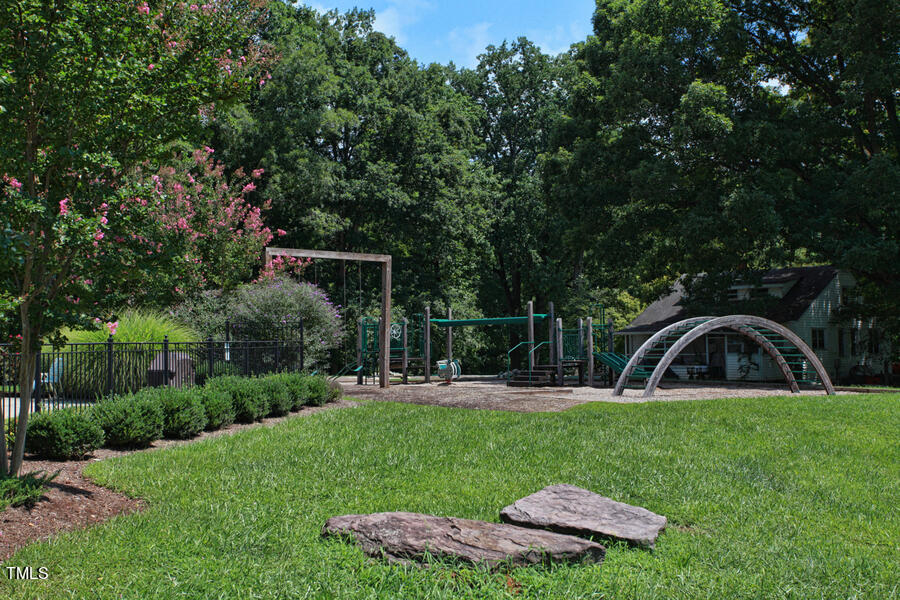 400 E Winmore Avenue