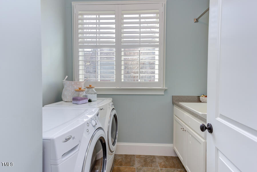 400 E Winmore Avenue