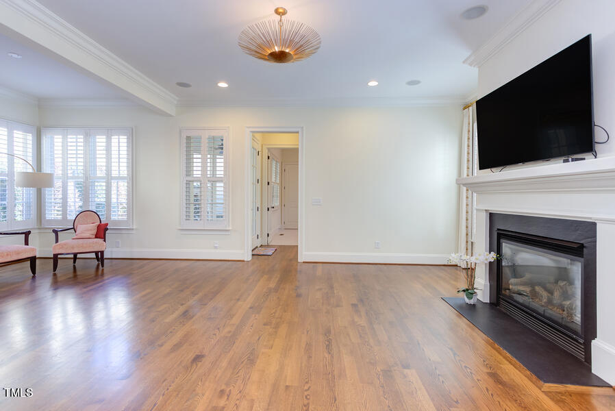 400 E Winmore Avenue