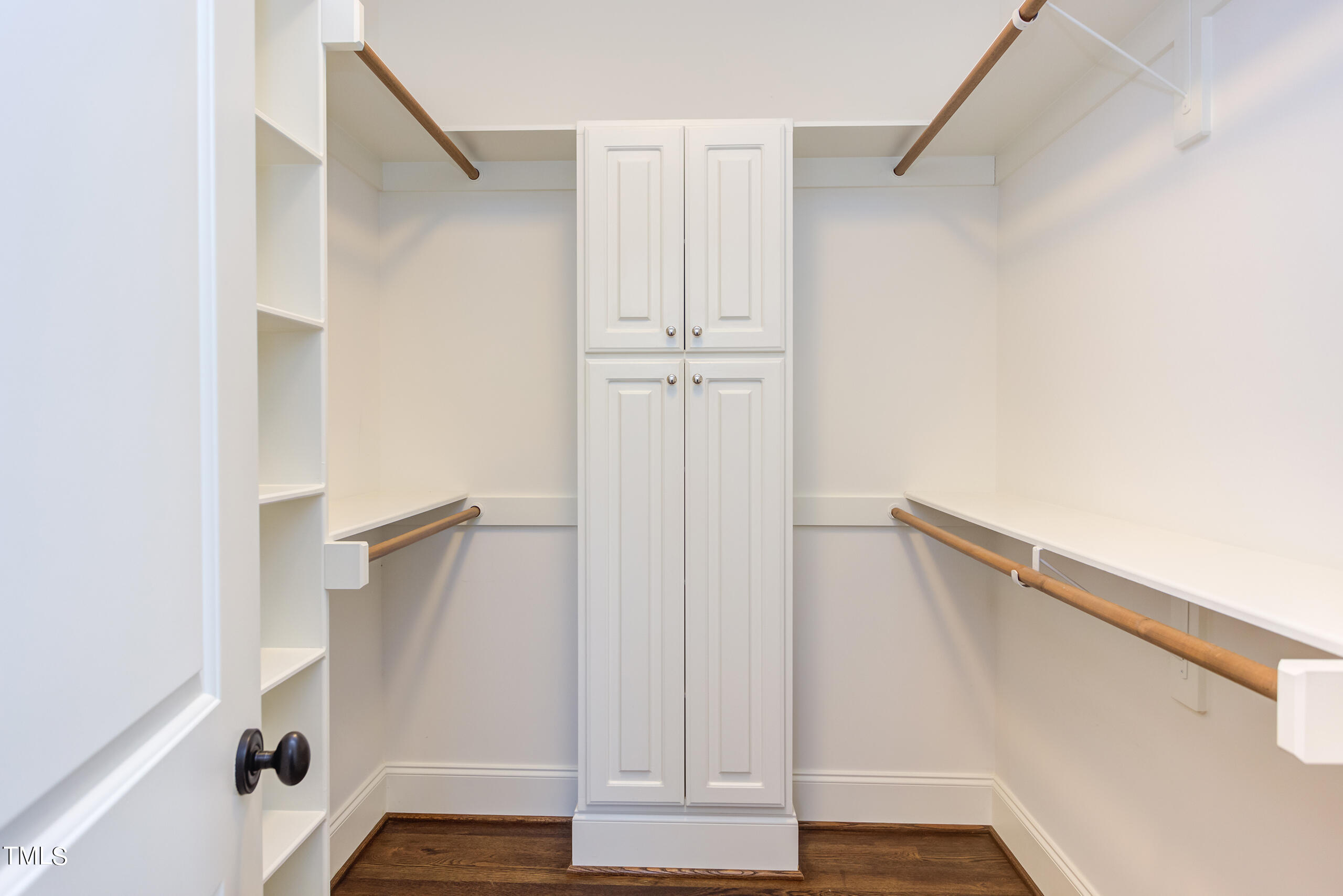 400 E Winmore Avenue