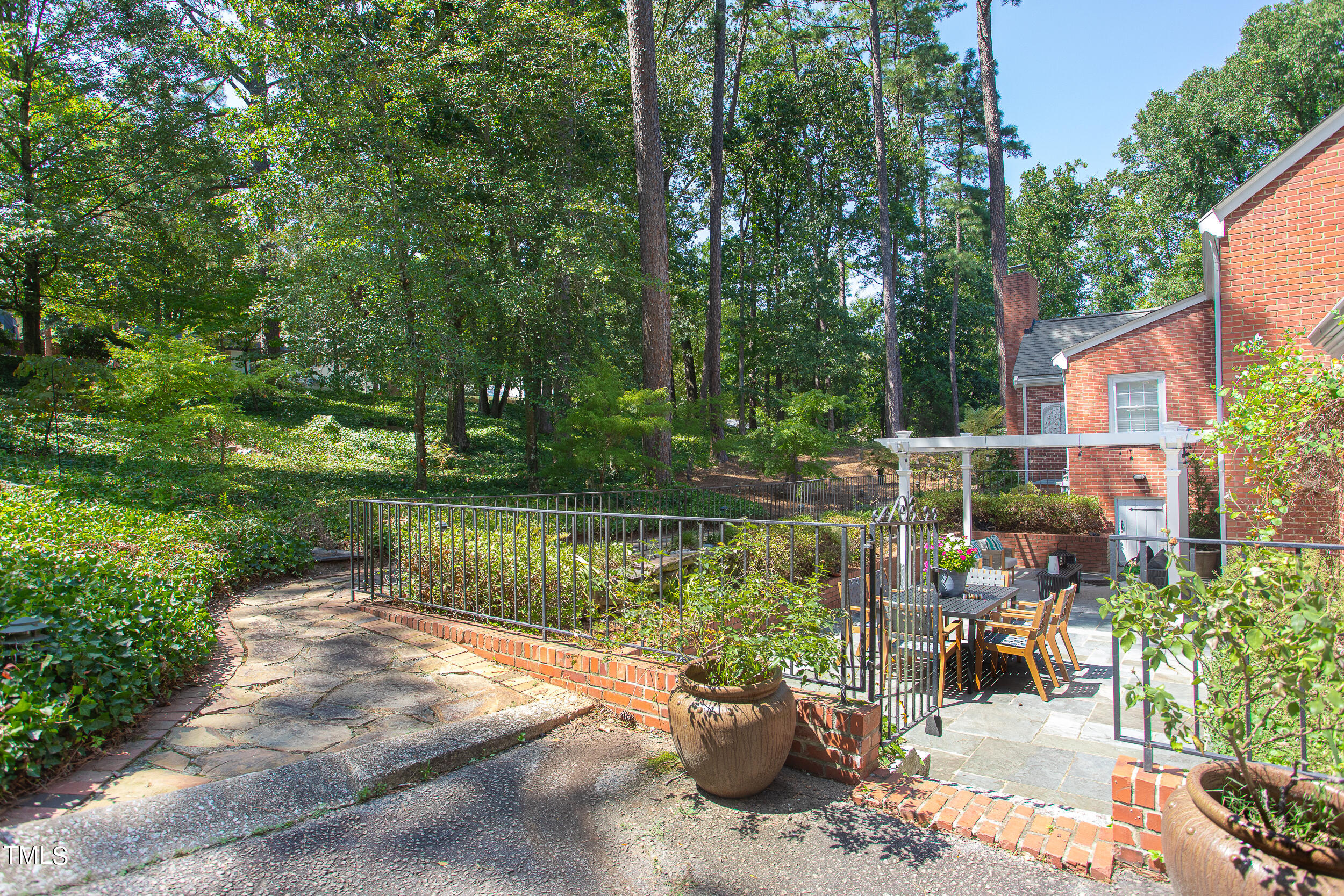 1313 Kent Street