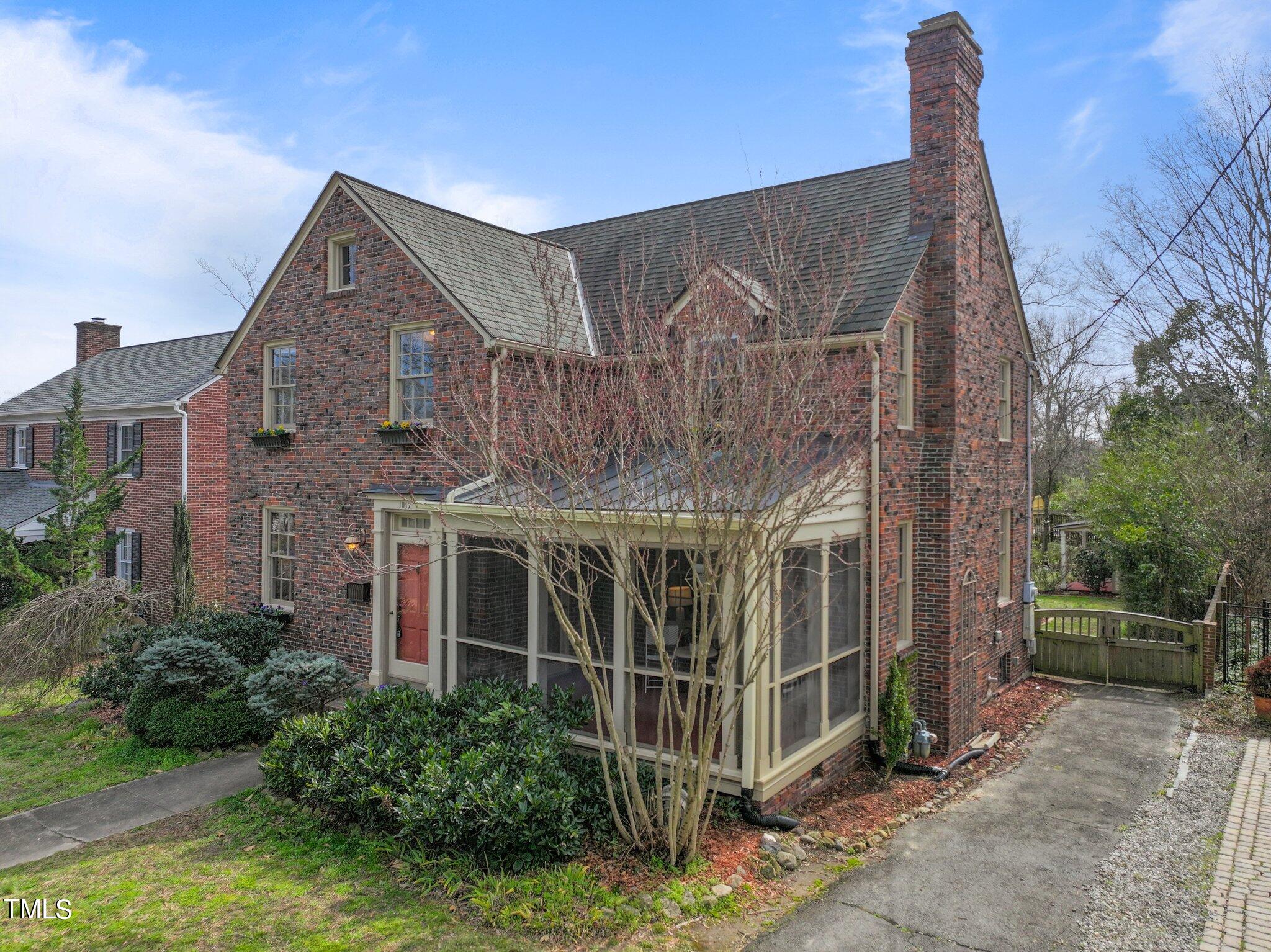 1017 W Markham Avenue