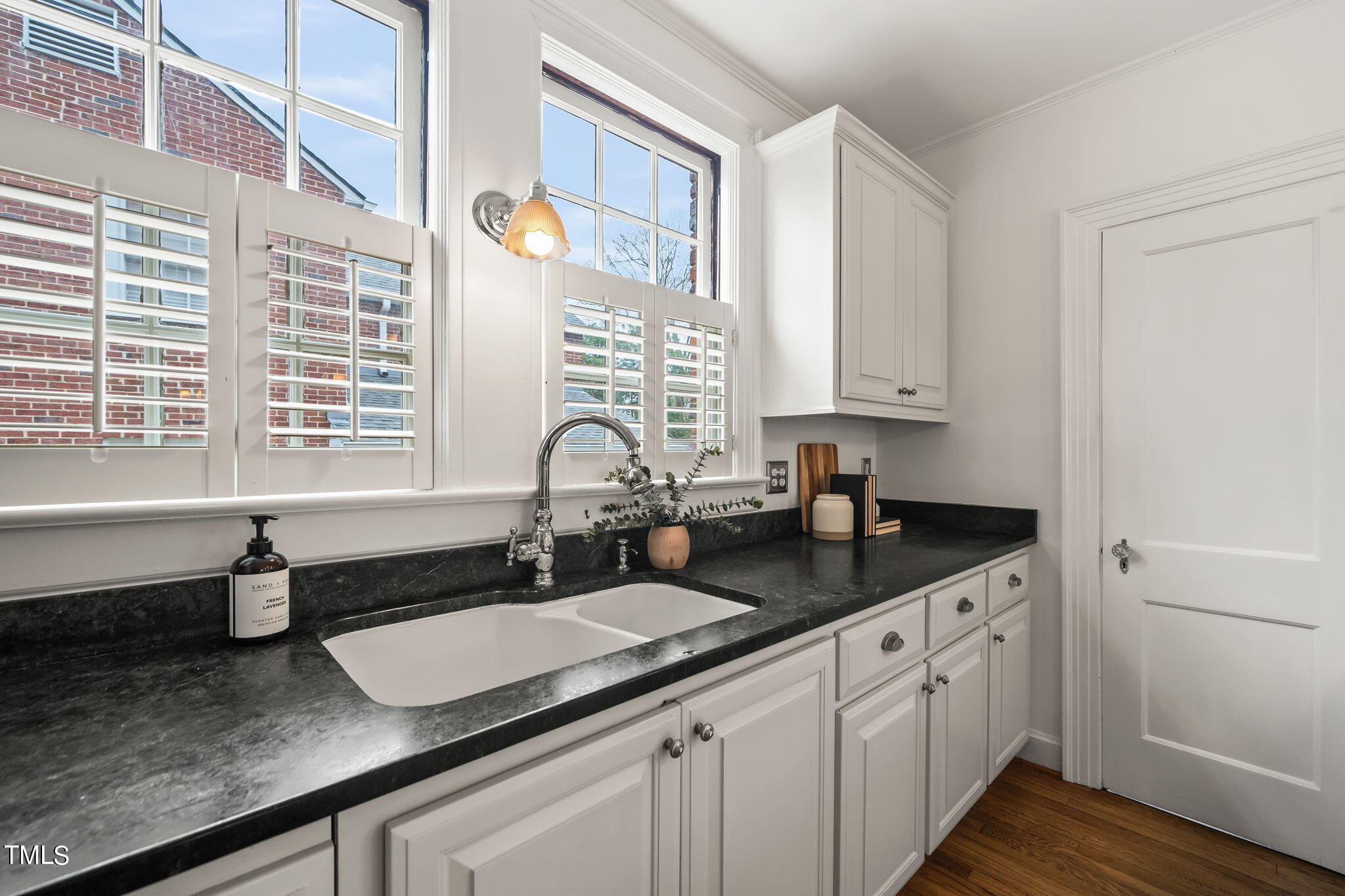 1017 W Markham Avenue