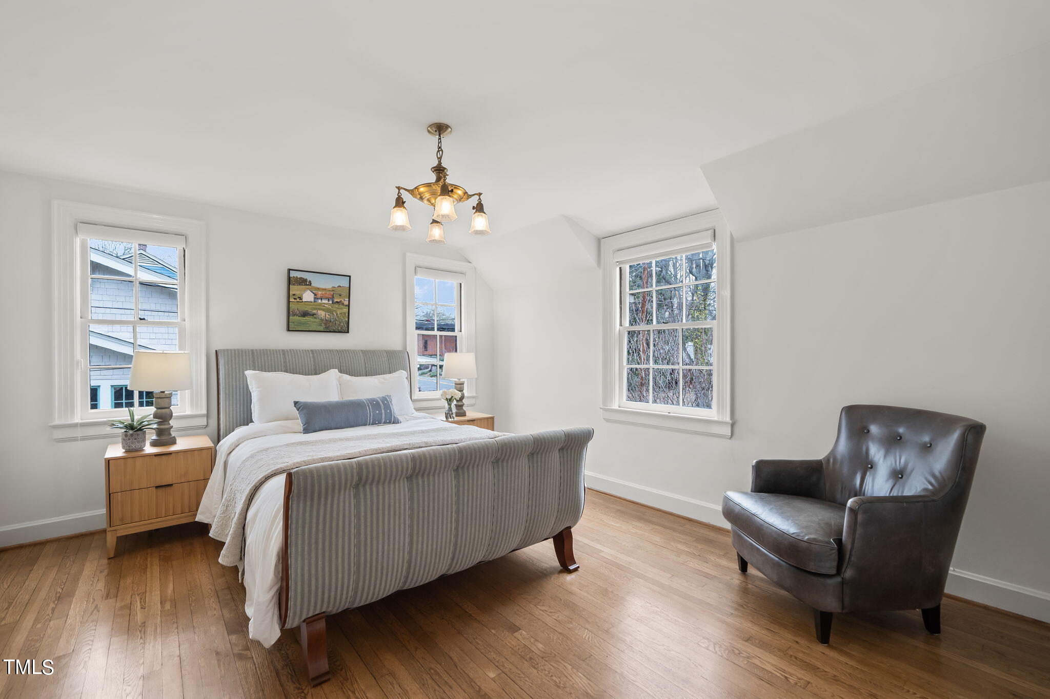 1017 W Markham Avenue