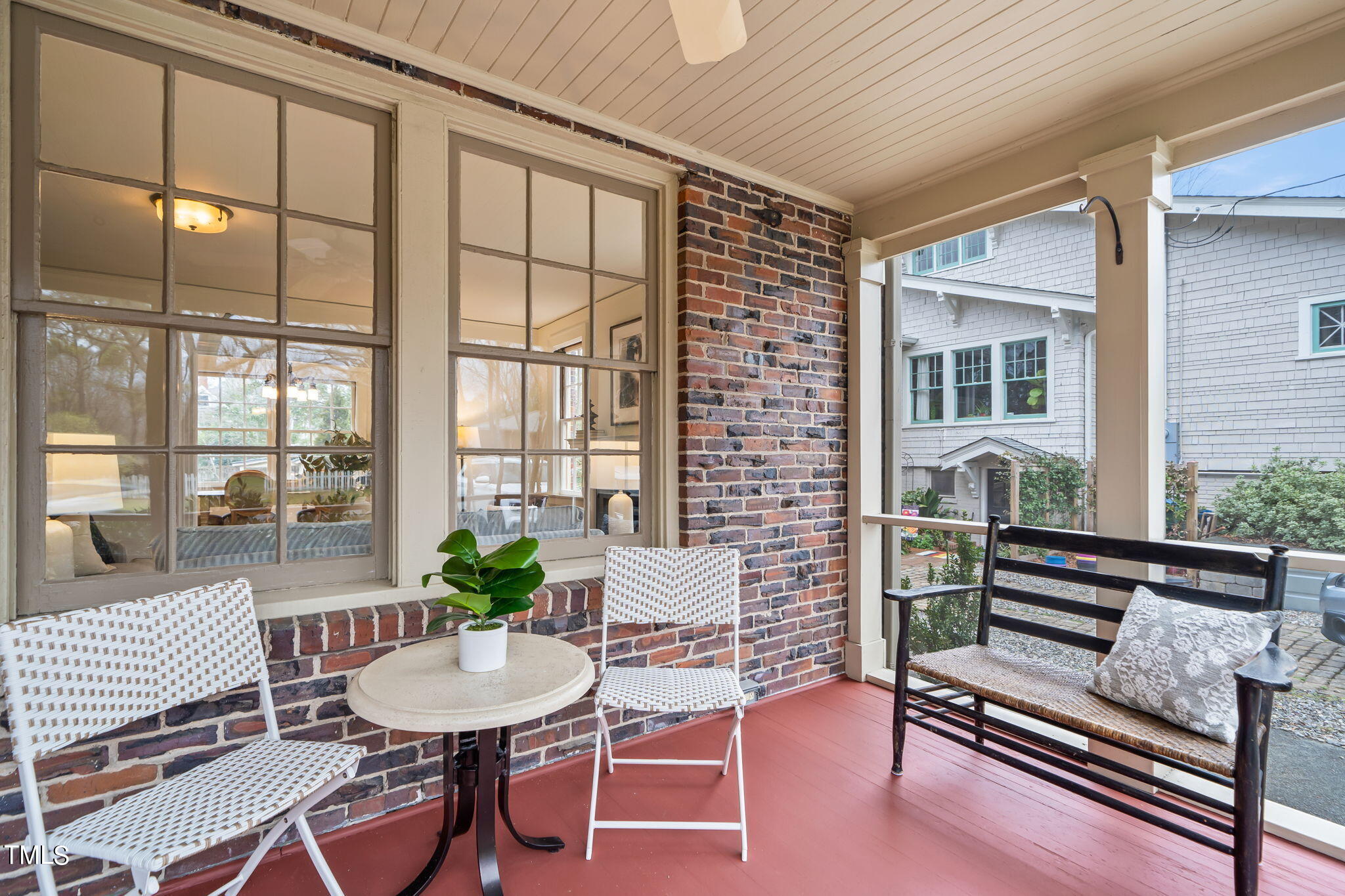 1017 W Markham Avenue