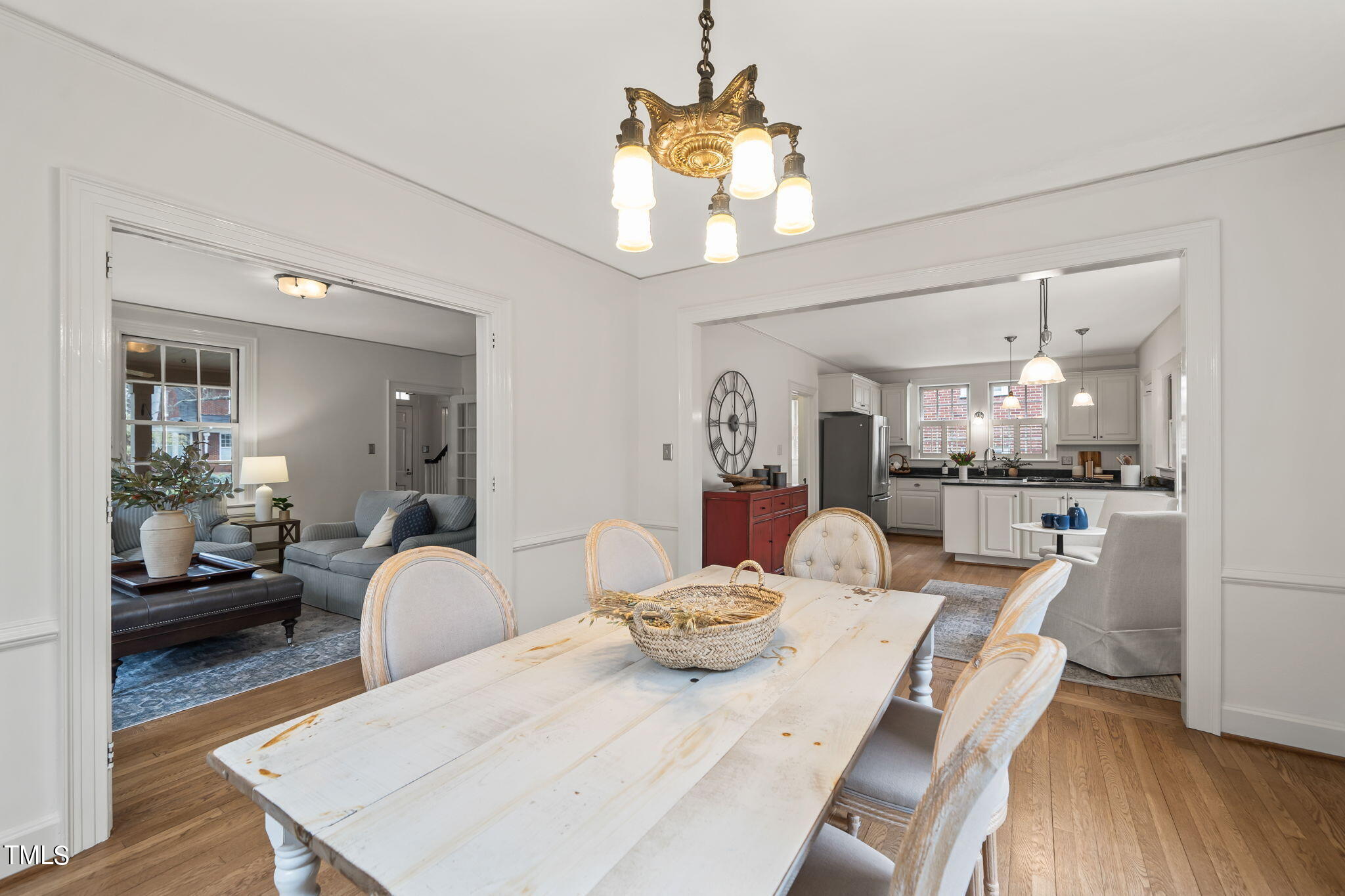 1017 W Markham Avenue