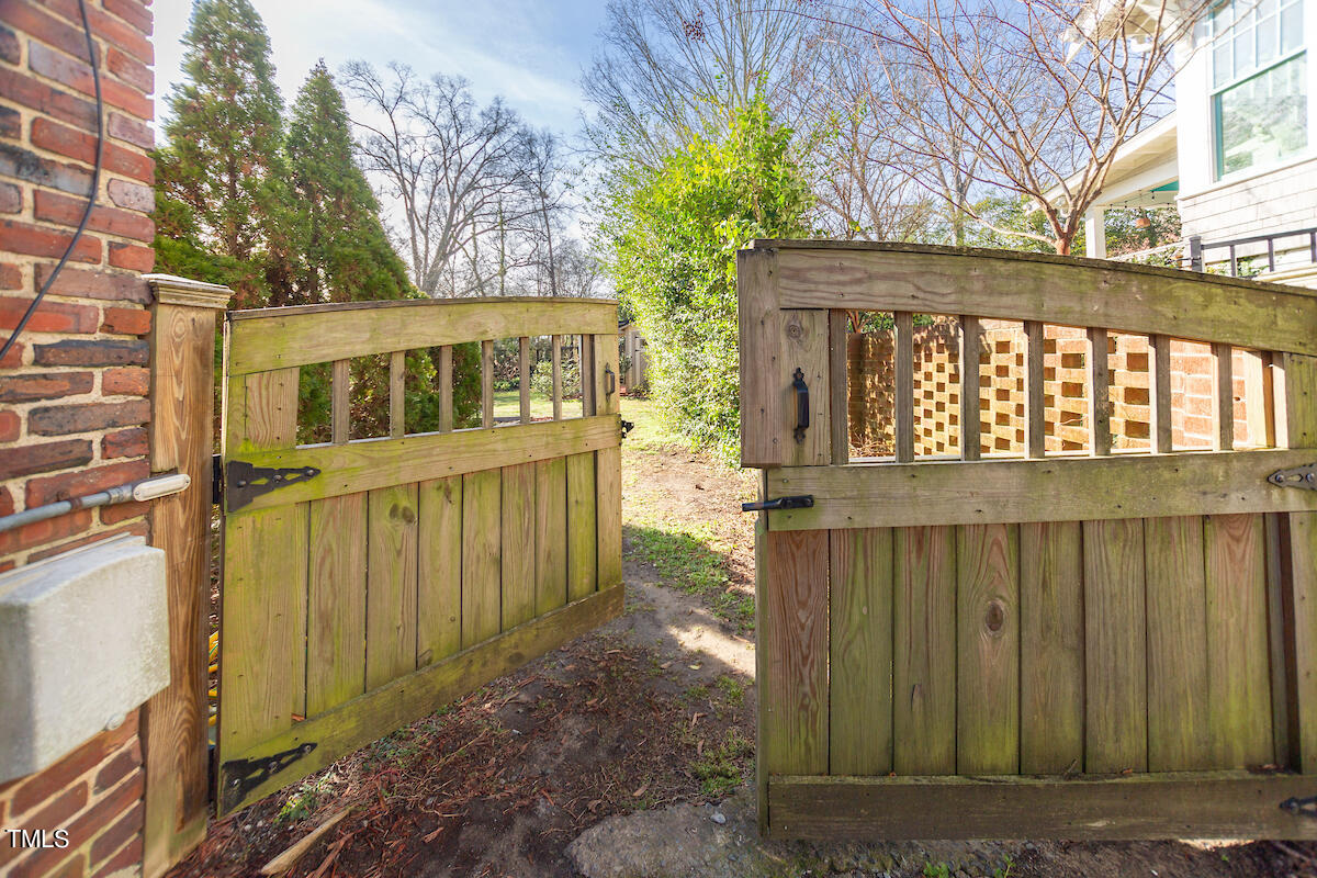 1017 W Markham Avenue