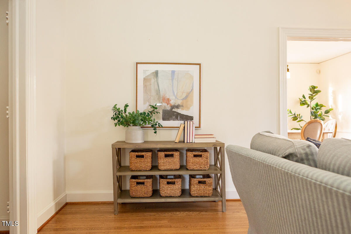 1017 W Markham Avenue