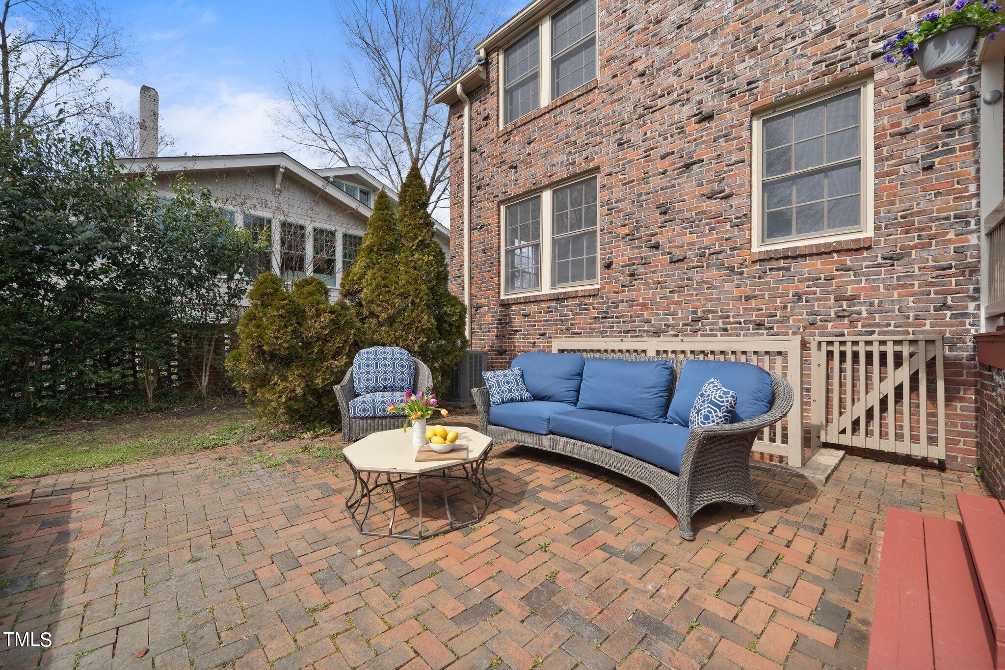 1017 W Markham Avenue