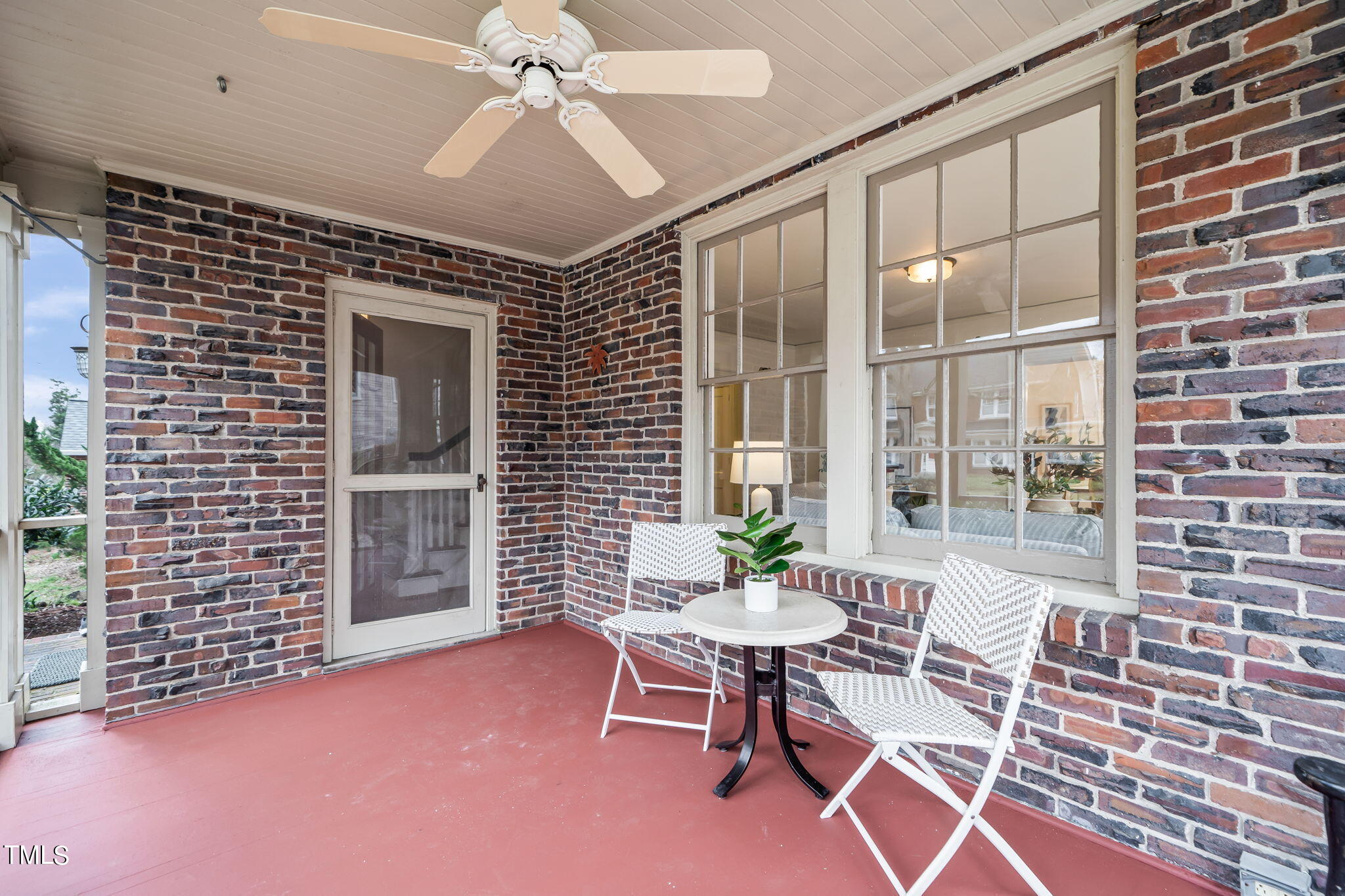 1017 W Markham Avenue