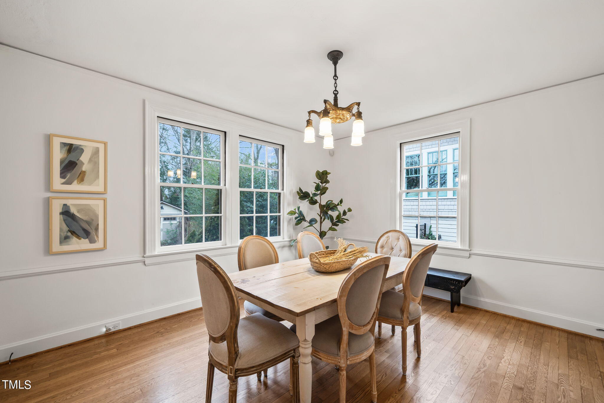 1017 W Markham Avenue