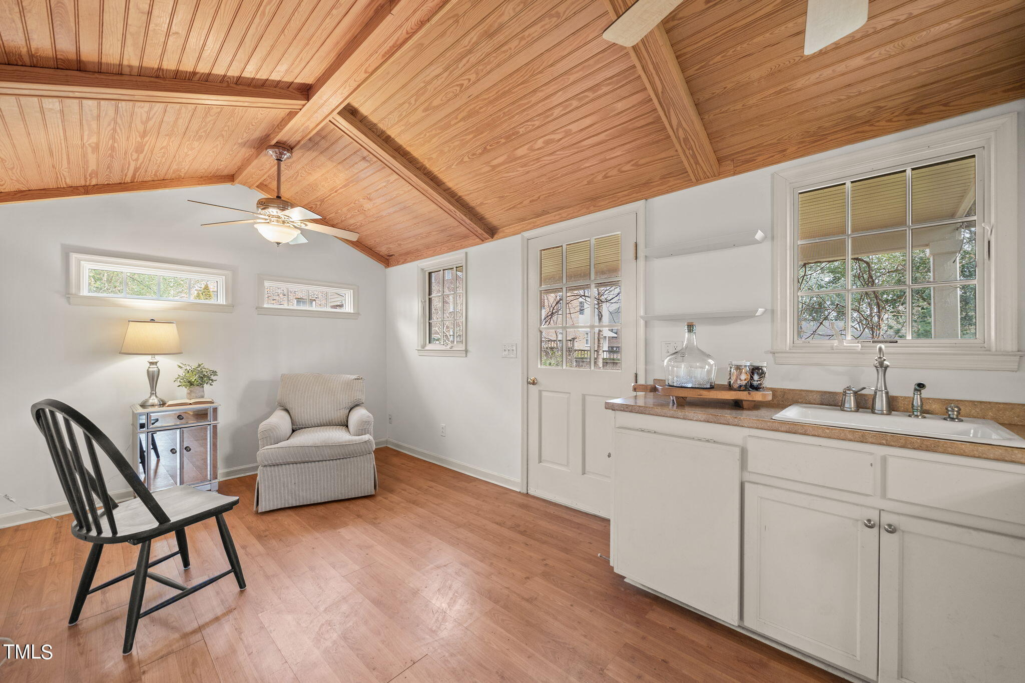 1017 W Markham Avenue