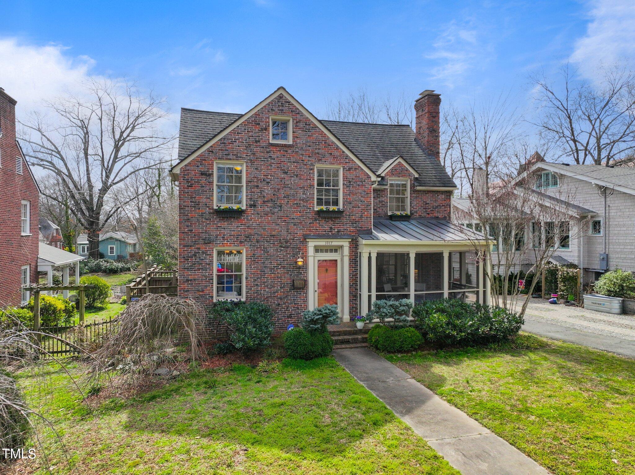 1017 W Markham Avenue