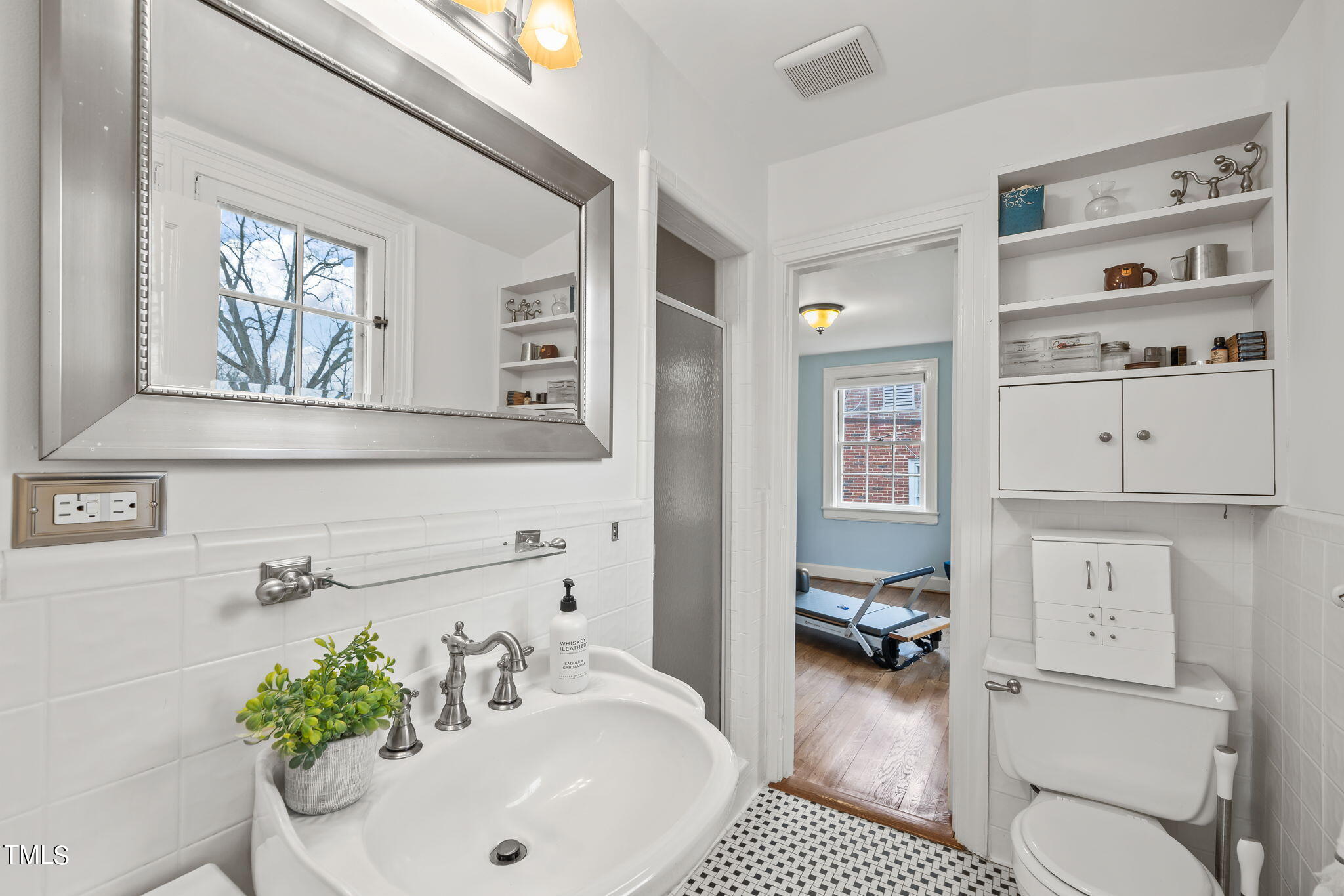 1017 W Markham Avenue